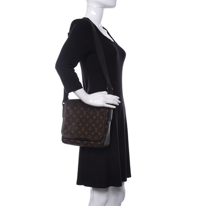 Louis Vuitton Monogram Macassar District PM 2 of 10