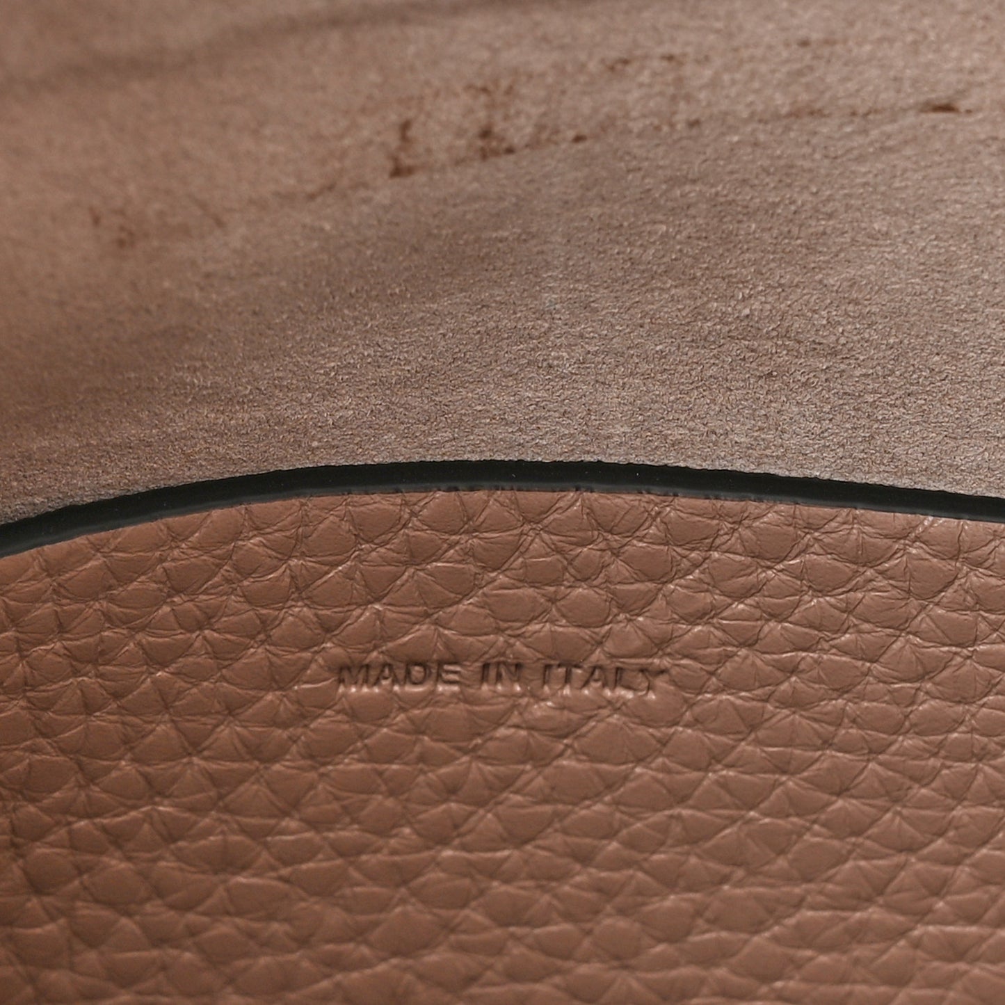 Pebbled Calfskin Small Rockstud Crossbody Tote Poudre