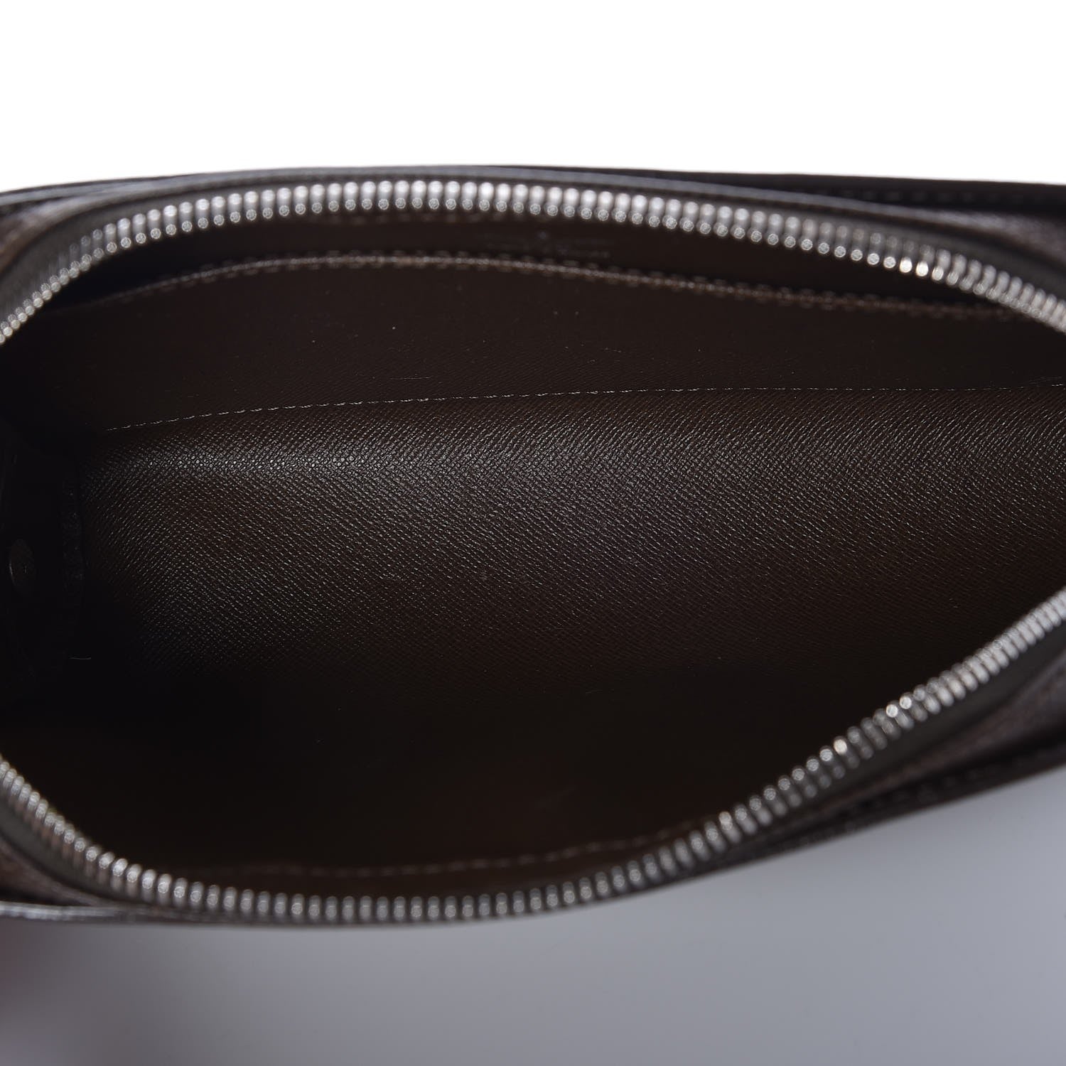Louis Vuitton Taiga Baikal Pochette Grizzli 6 of 7
