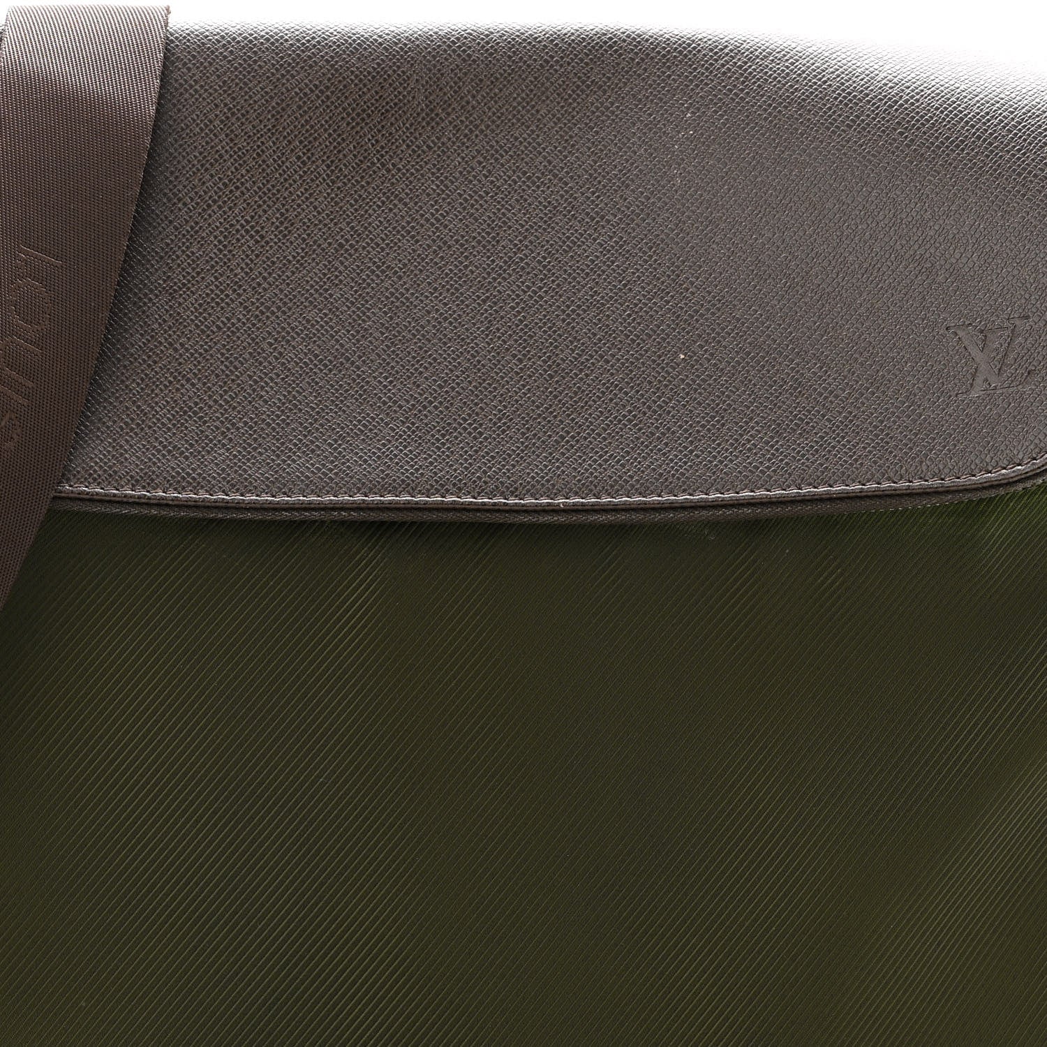 Louis Vuitton Taiga Taimyr Messenger Bag Epicea 6 of 9