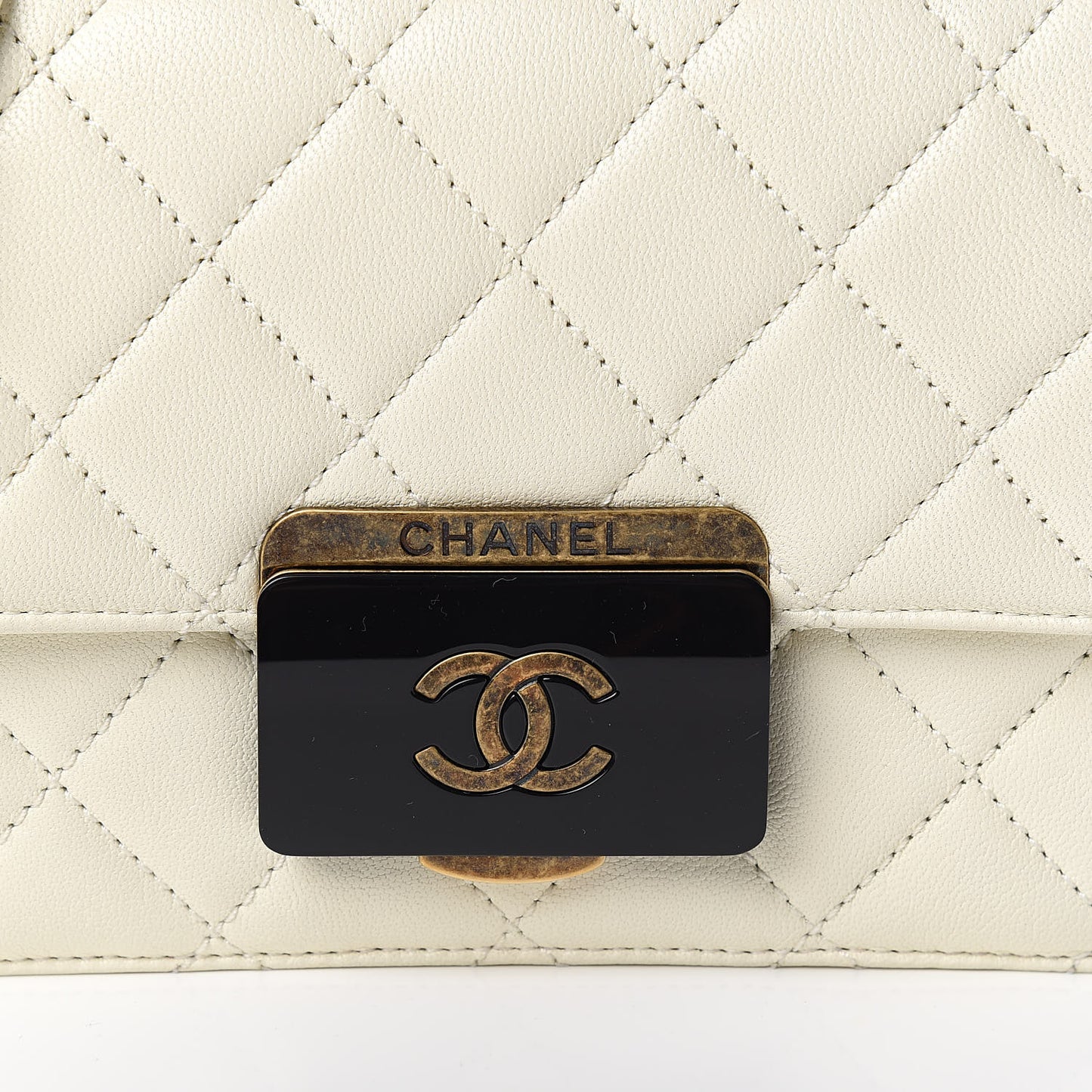Sheepskin Quilted Mini Beauty Lock Flap White