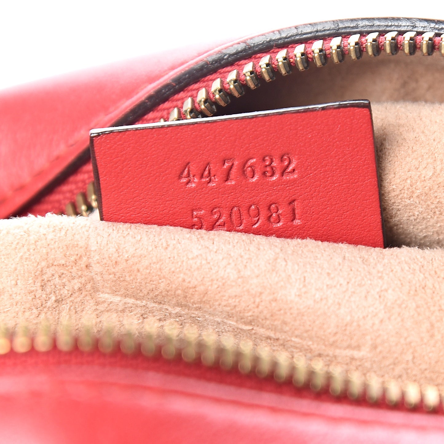 Calfskin Matelasse Small GG Marmont Chain Shoulder Bag Hibiscus Red