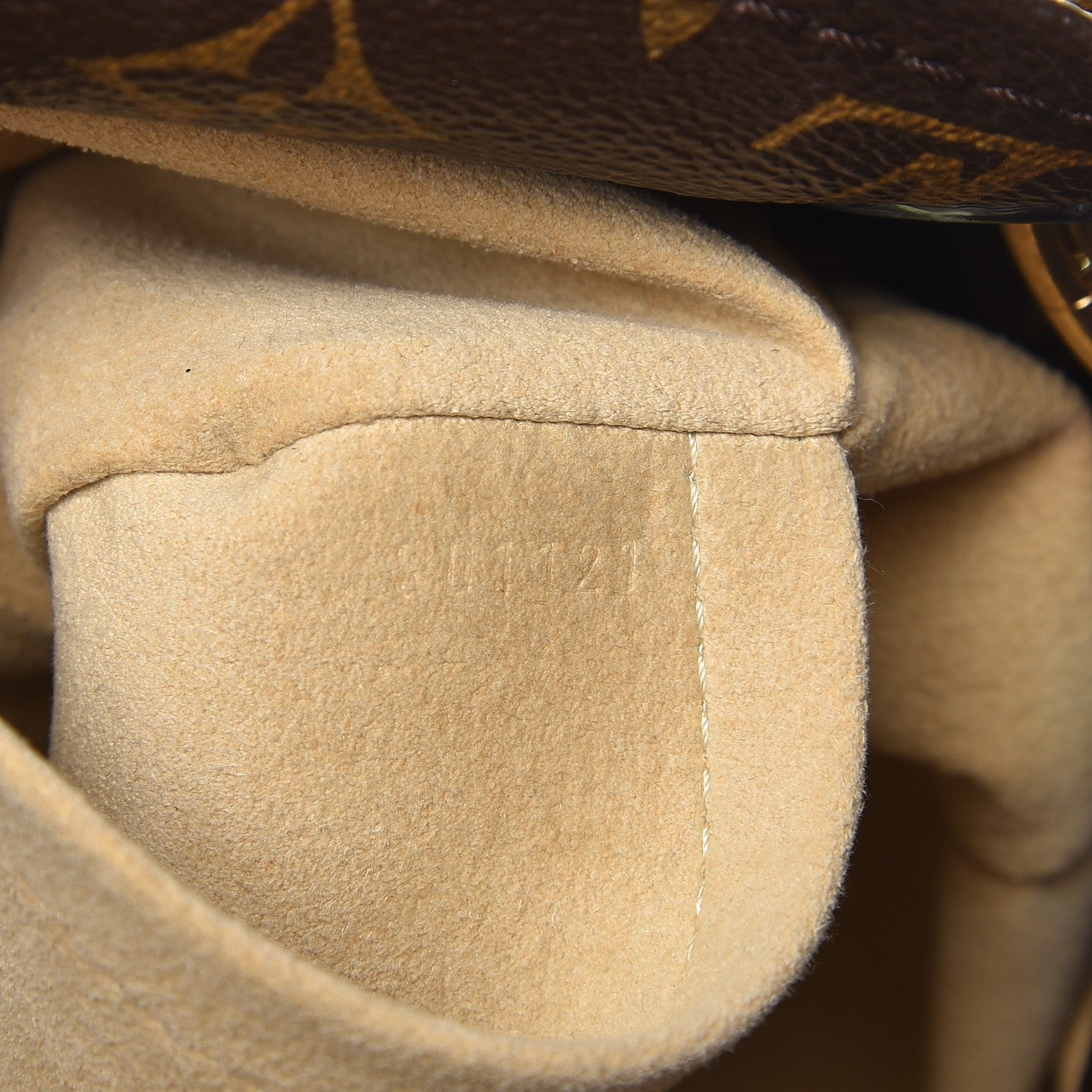 Louis Vuitton Monogram Artsy MM 7 of 9