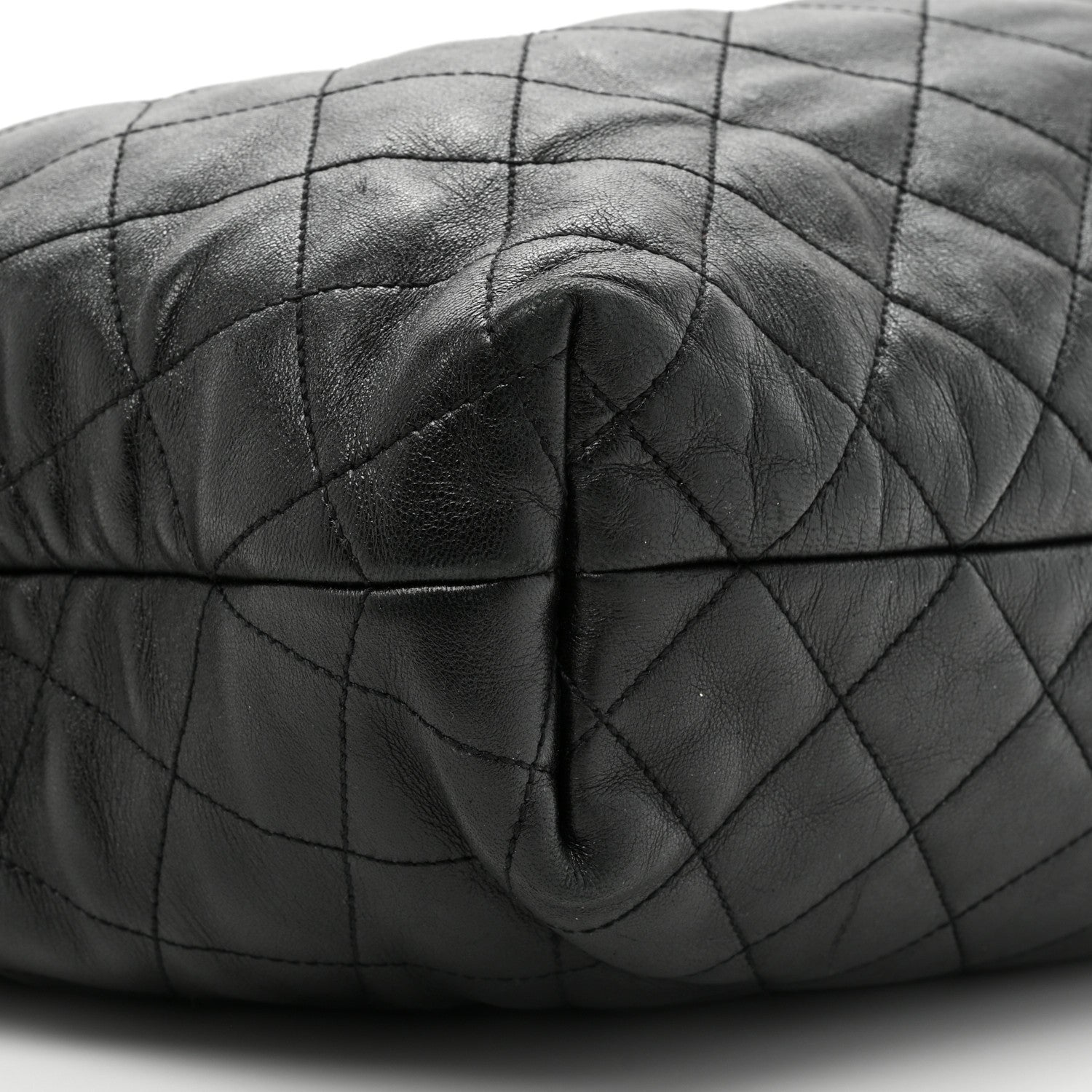 Saint Laurent Lambskin Quilted Maxi Icare Shopping Tote Black 10 of 18