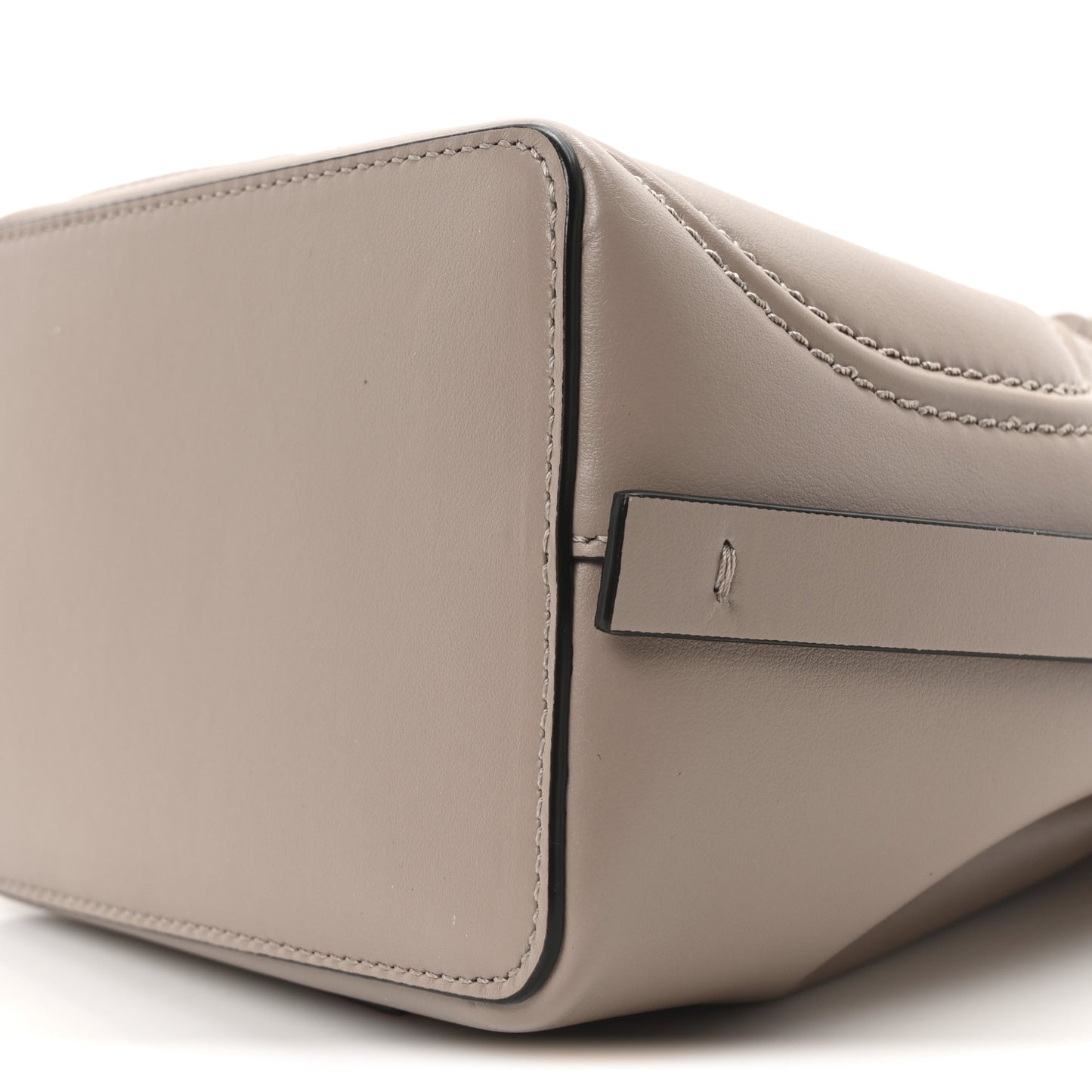 Calfskin Vlogo Walk Bucket Bag Poudre