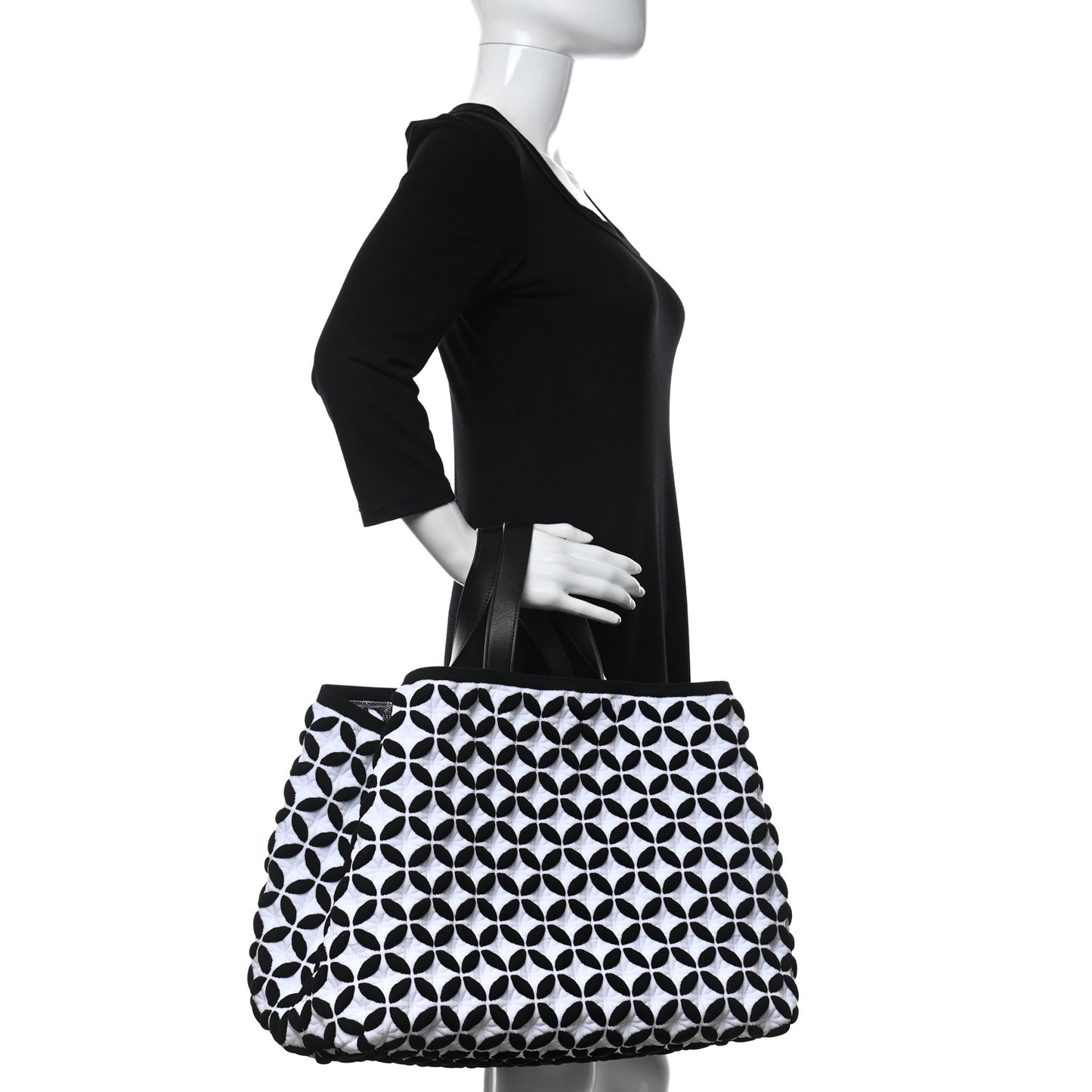 Calfskin Maille Macro Petale Cabas Tote Black White
