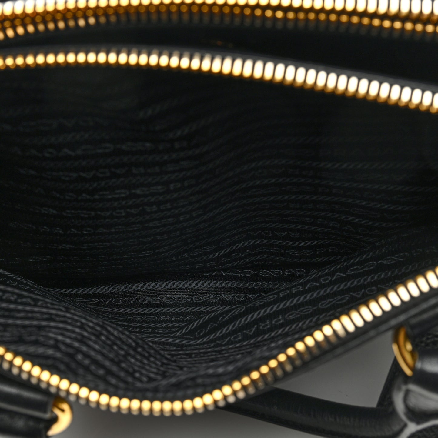 Vitello Daino Double Zip Tote Black