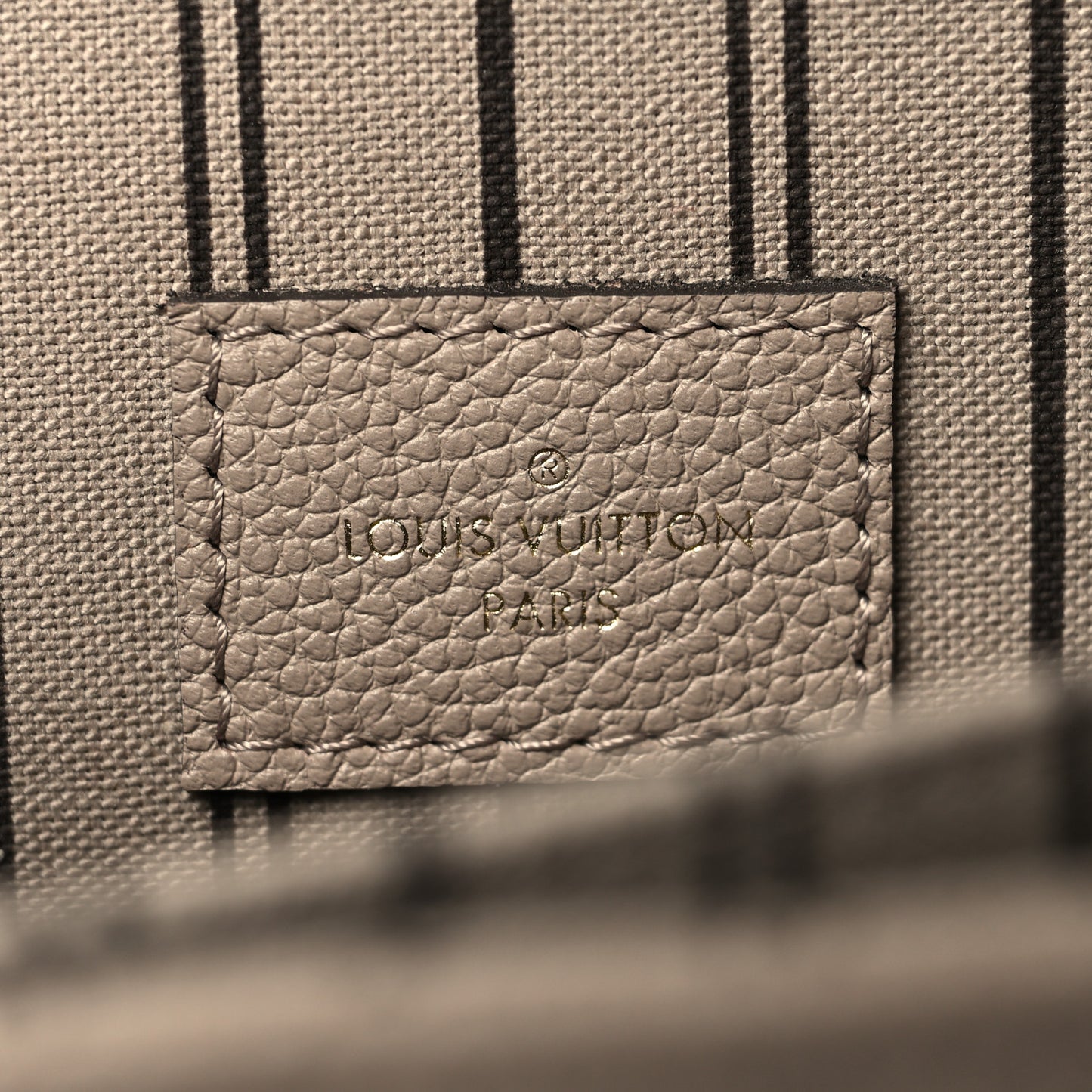 LOUIS VUITTON Empreinte Pochette Metis Tourterelle