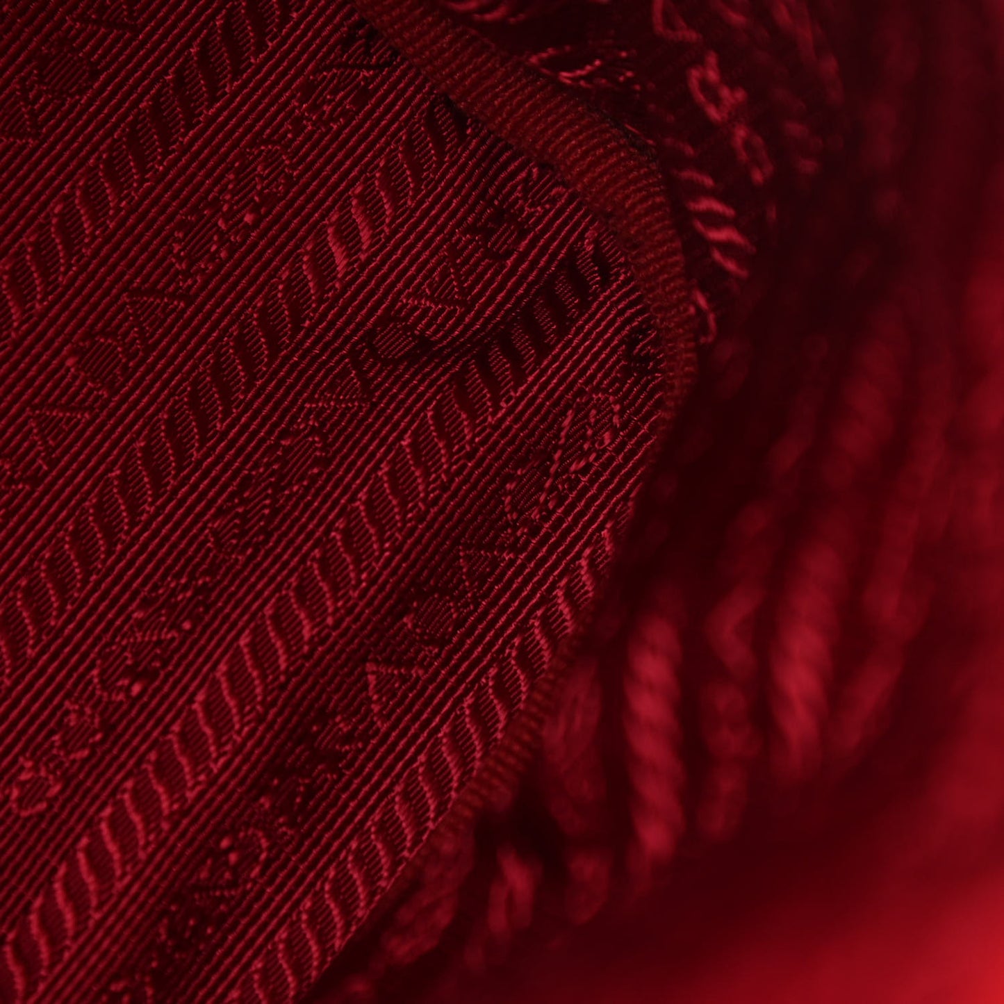Soft Calfskin Impunture Diagramme Bucket Bag Rosso