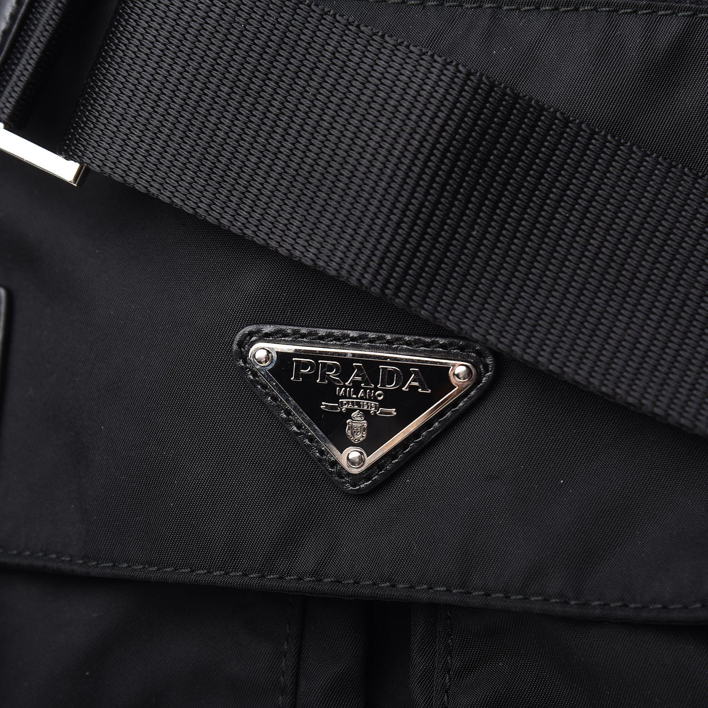 Nylon Vela Messenger Bag Black