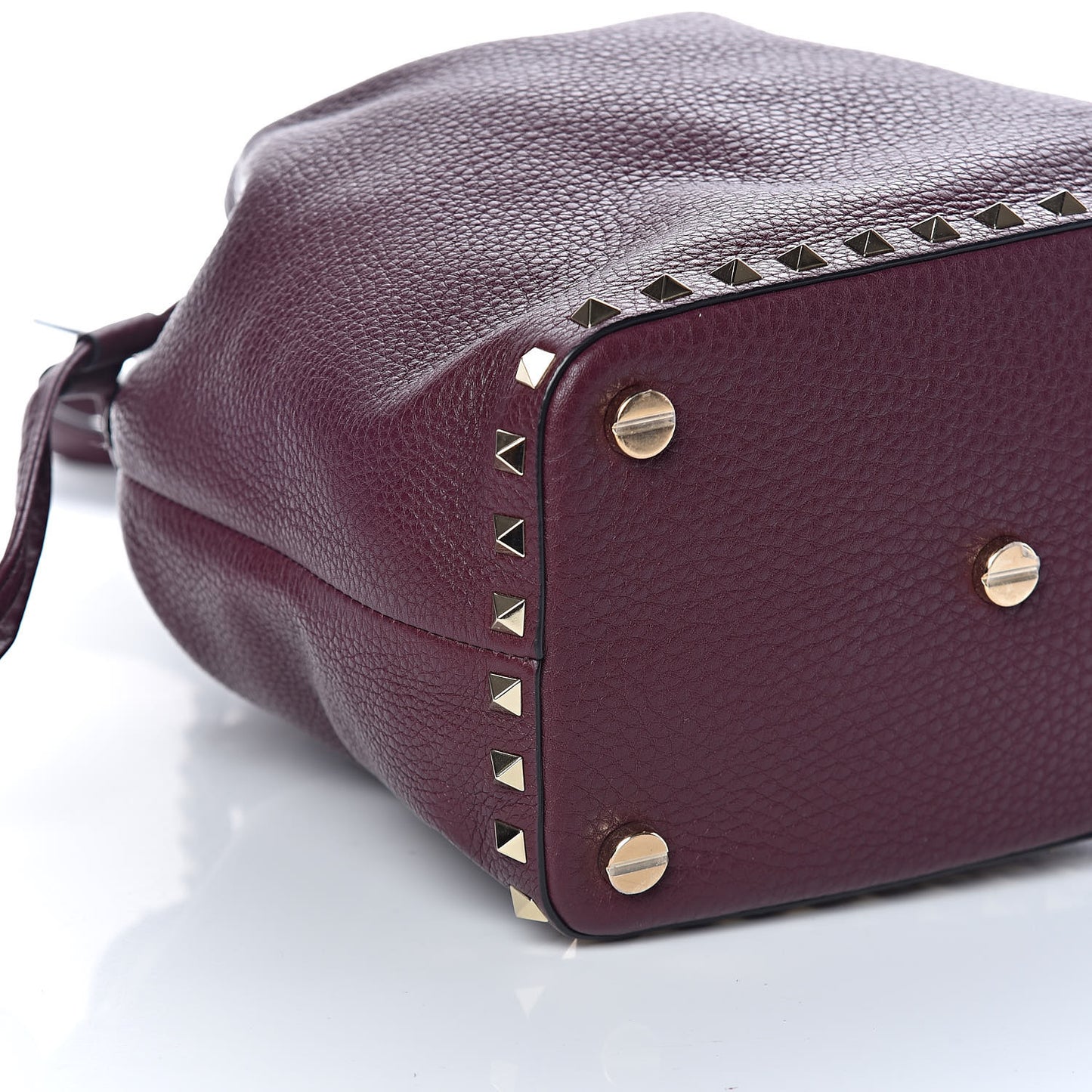 Pebbled Calfskin Small Rockstud Bucket Bag Vinaccia