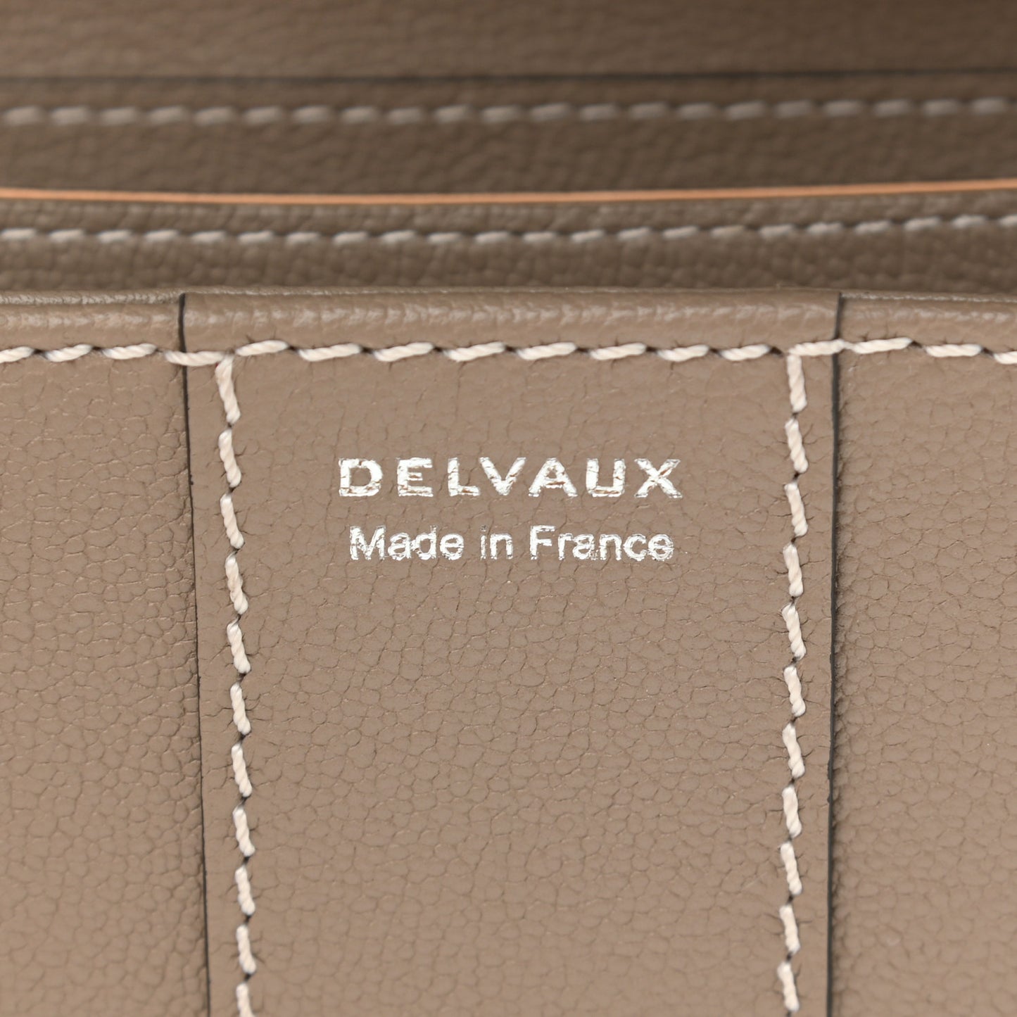 Rodeo Calfskin Surpique Brillant Wallet on Chain Tourterelle