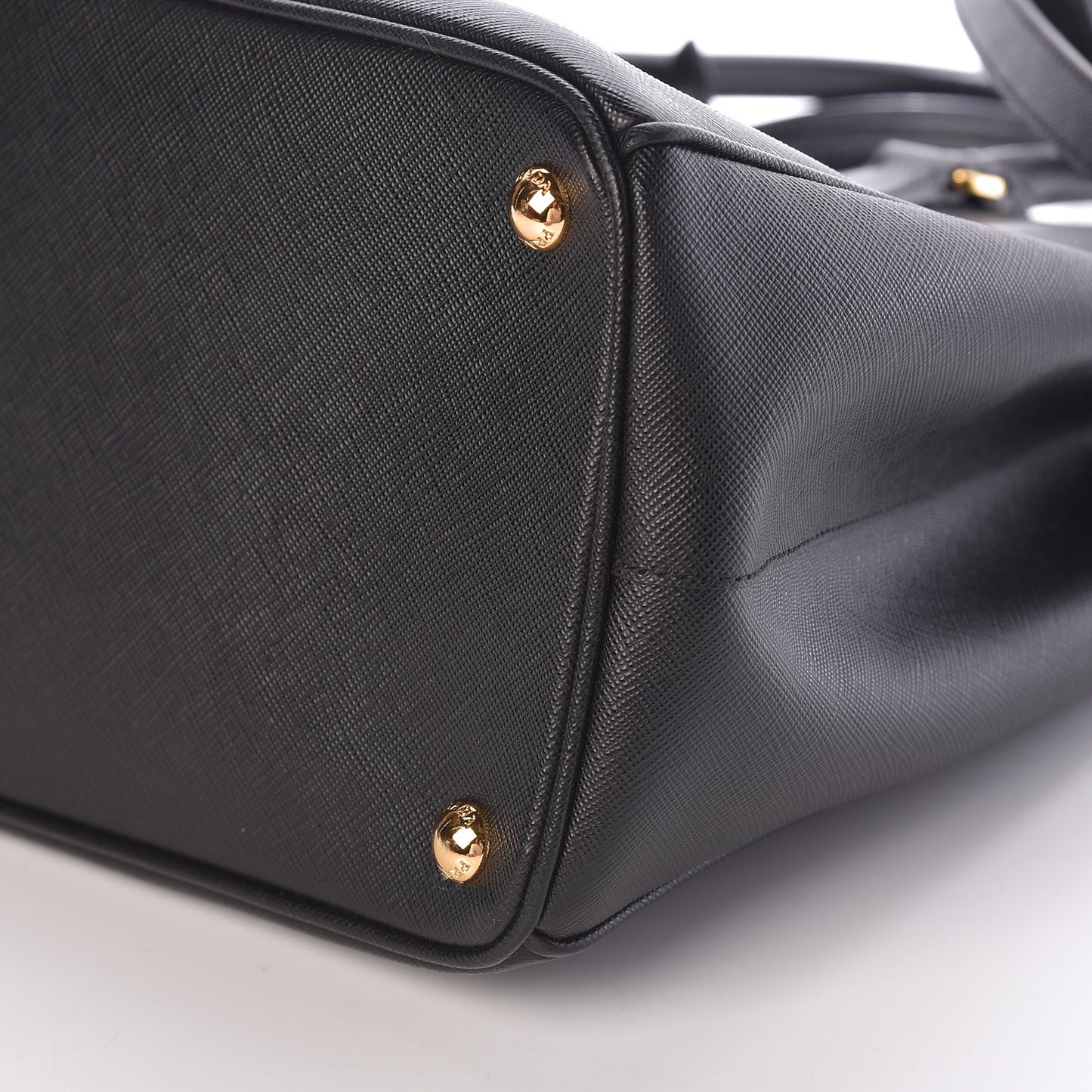 Saffiano Medium Galleria Double Zip Tote Black