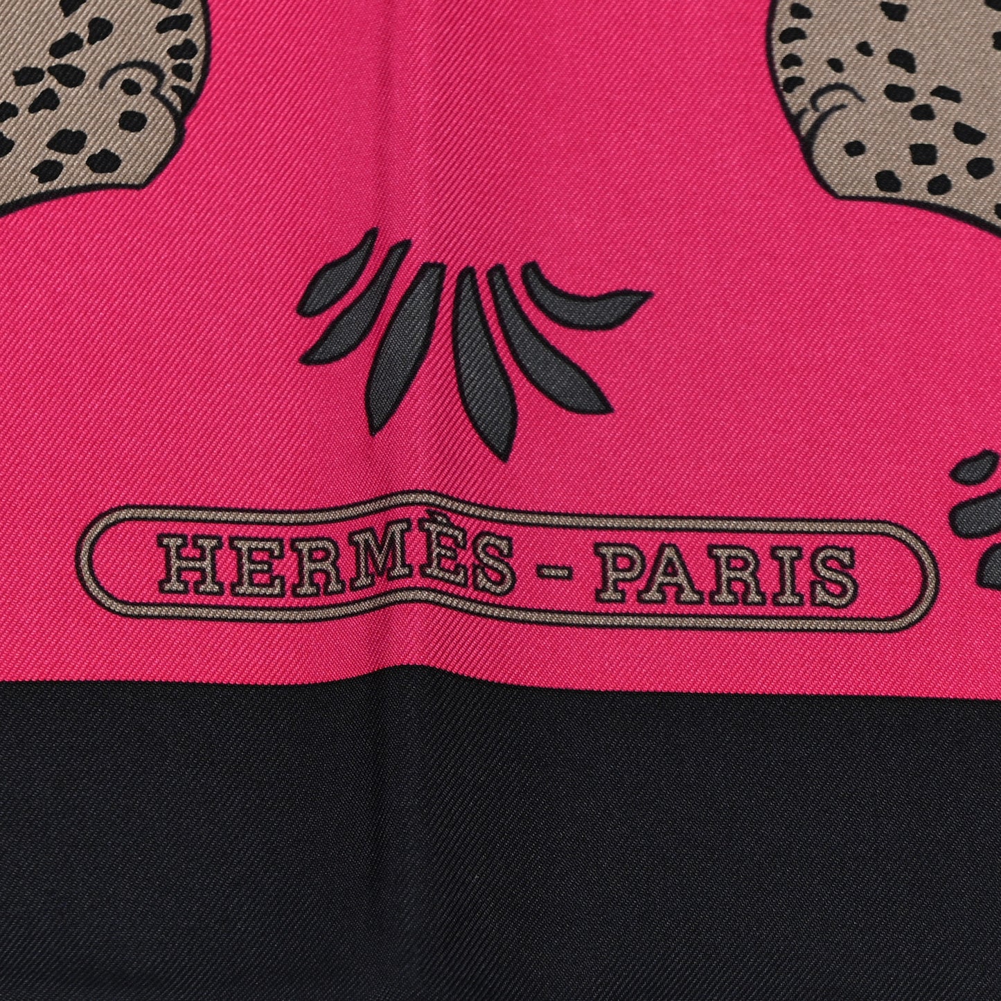 Silk Les Leopards Scarf 90
