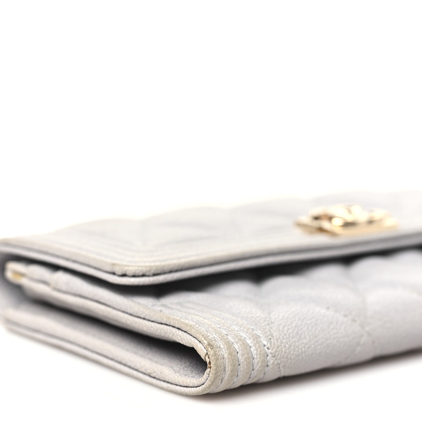 Caviar Quilted Medium Boy Flap Walle Light Grey