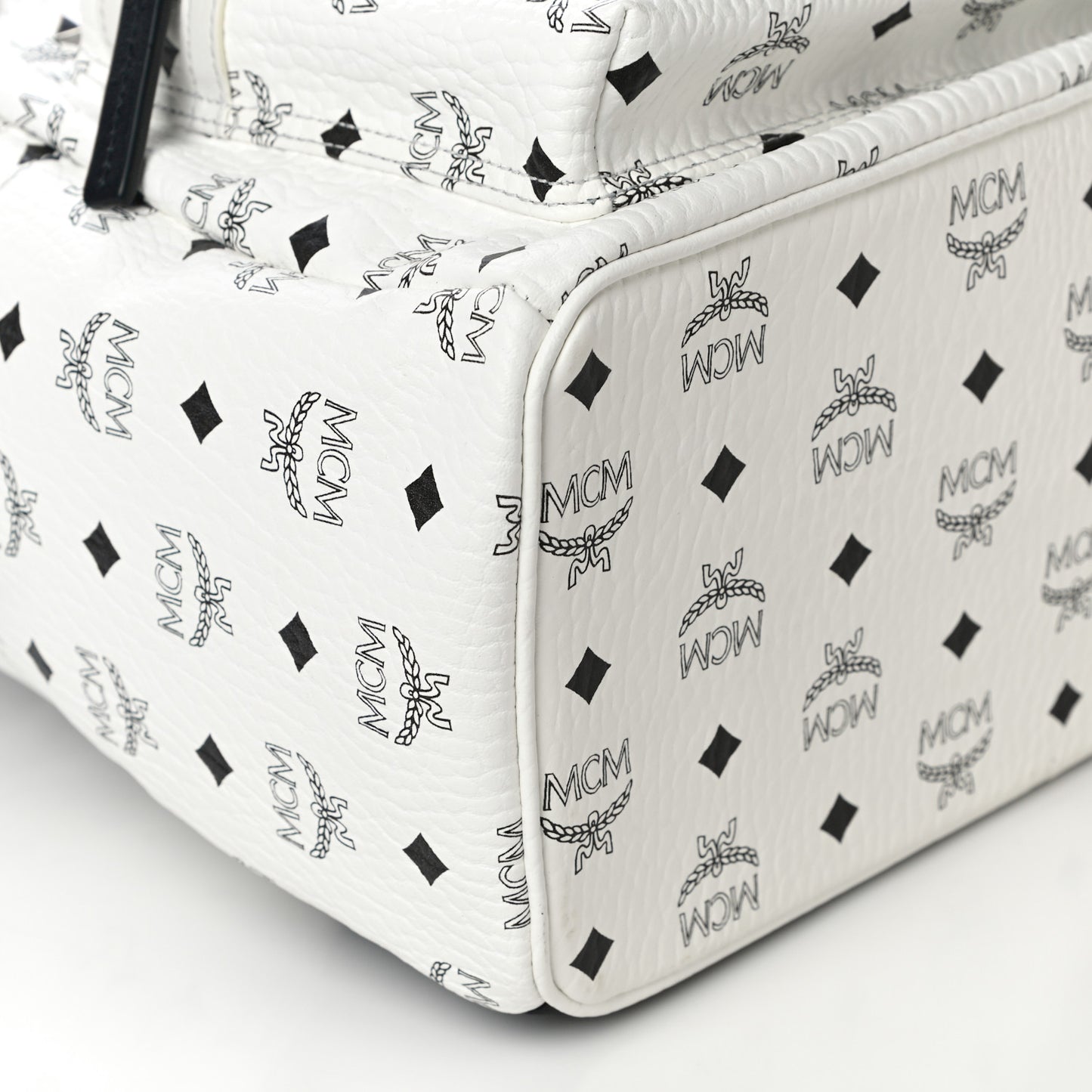 Visetos Studded Medium Stark M Backpack White