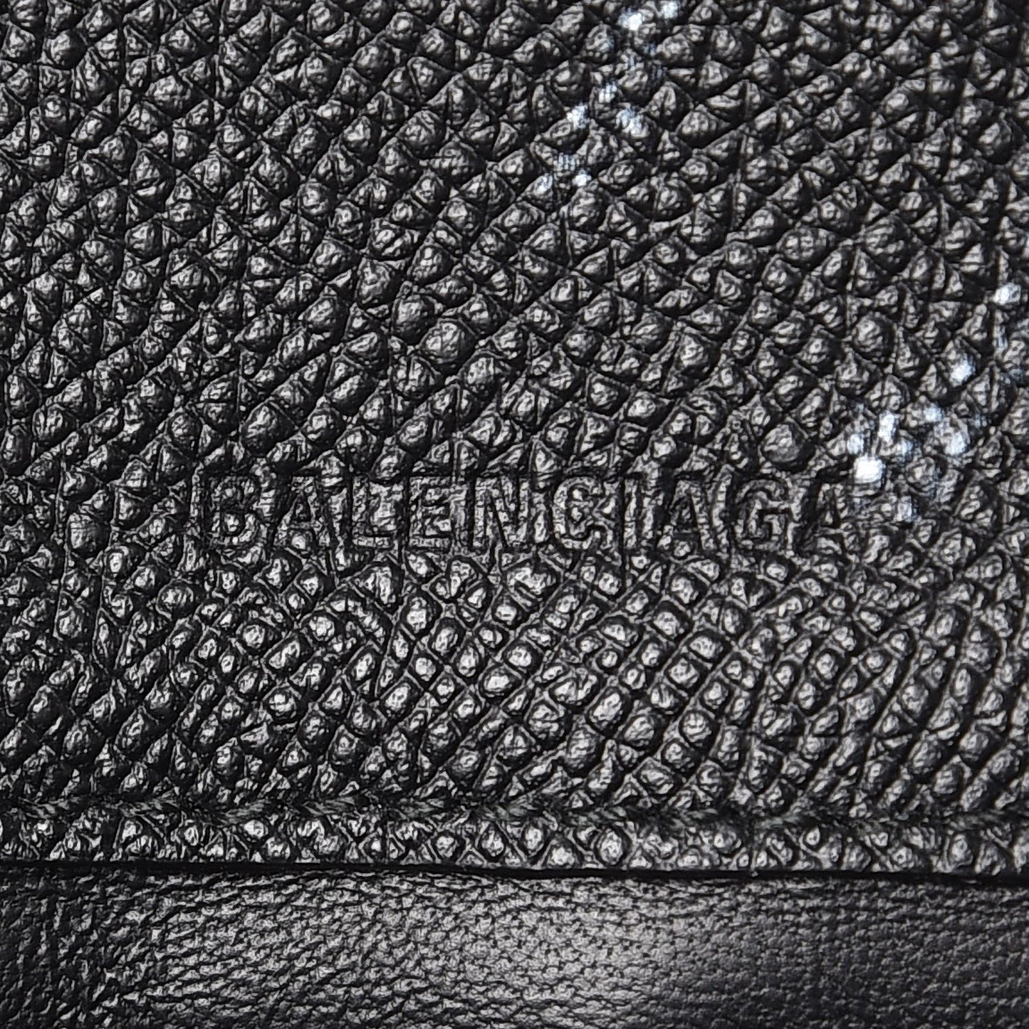 Calfskin Graffiti BB Chain Wallet Black White
