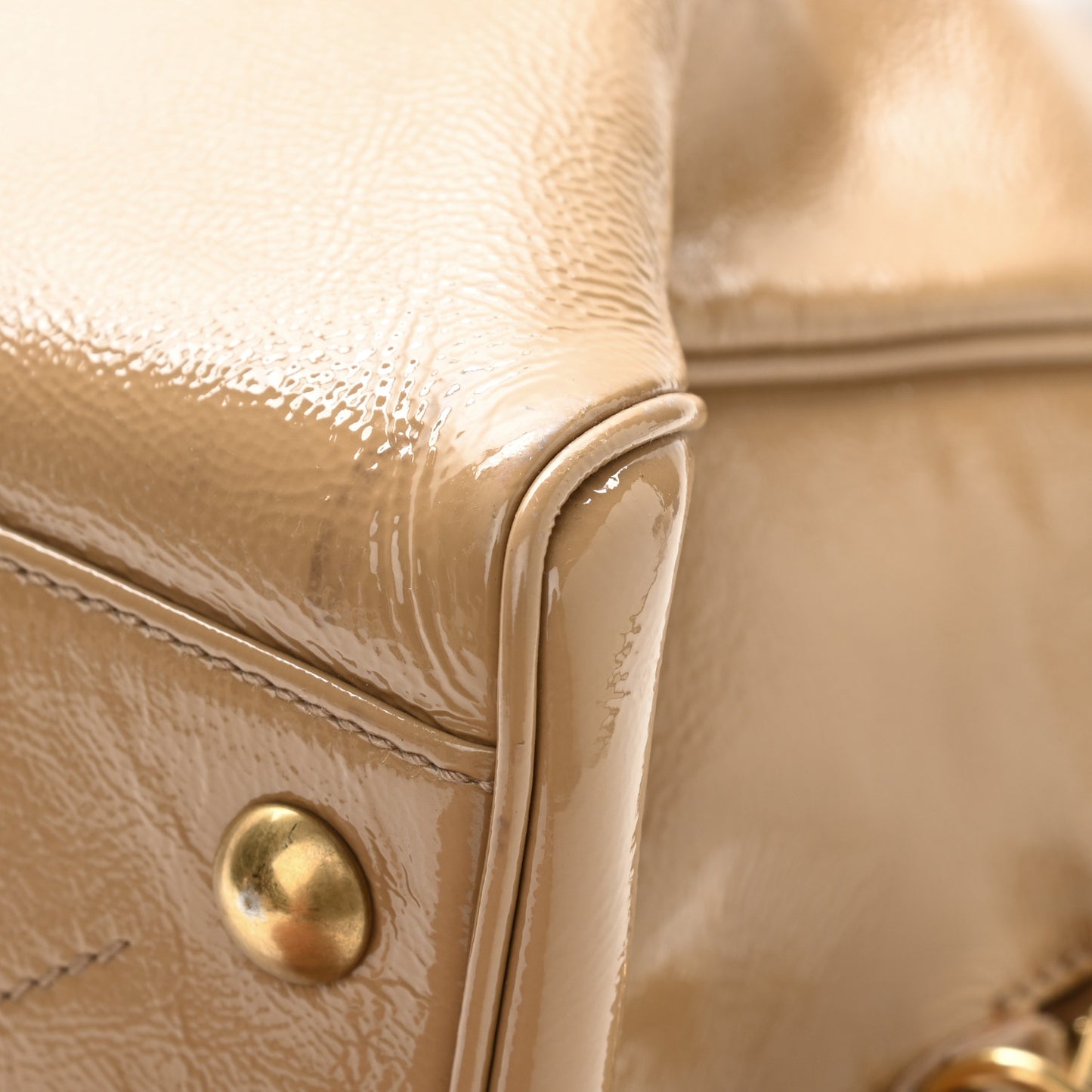 Patent Medium Majorelle Beige