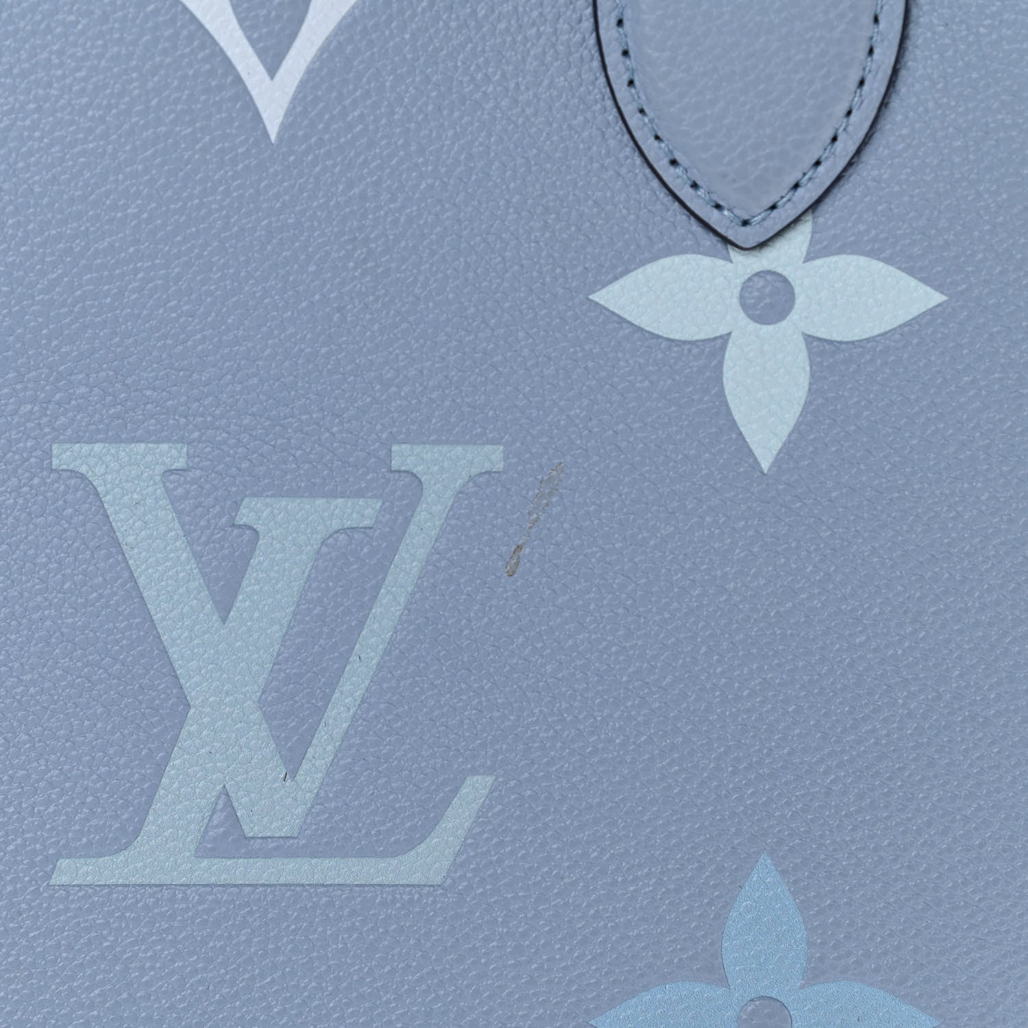 Louis Vuitton Empreinte Monogram Giant By The Pool Onthego MM Summer Blue 14 of 16