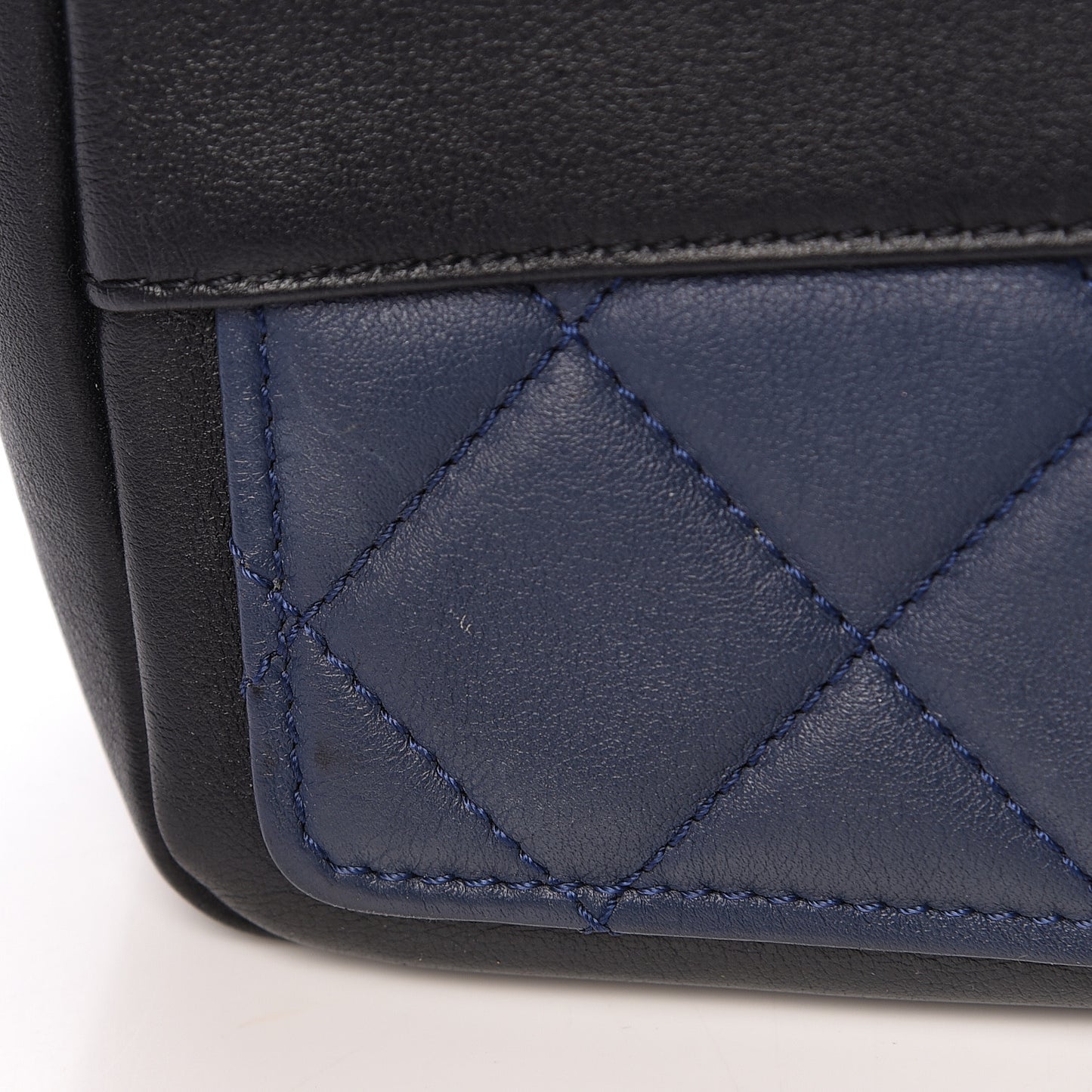 Lambskin Quilted Medium Graphic Flap Navy Black
