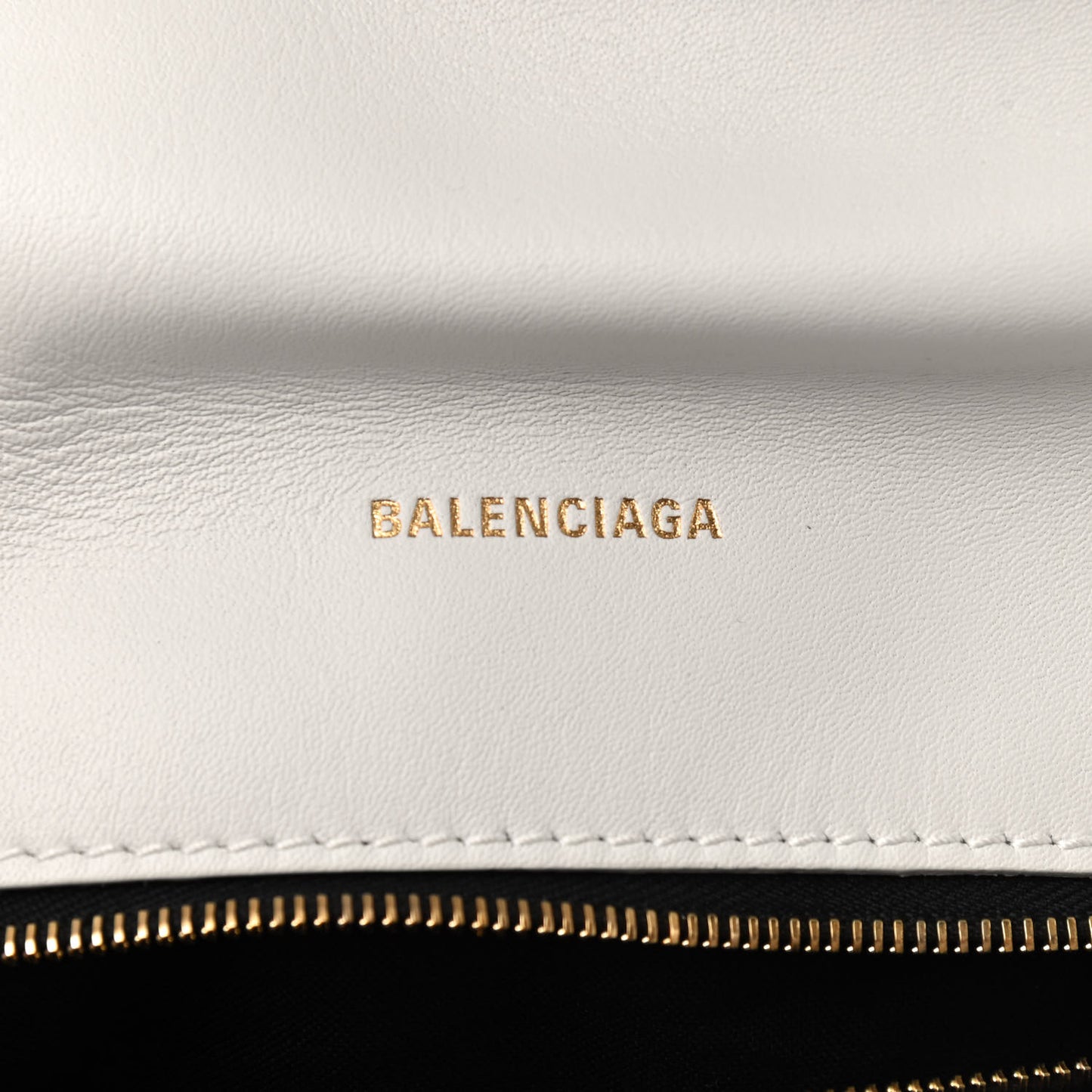 Nappa Calfskin Quilted Touch B Puffy Clutch White