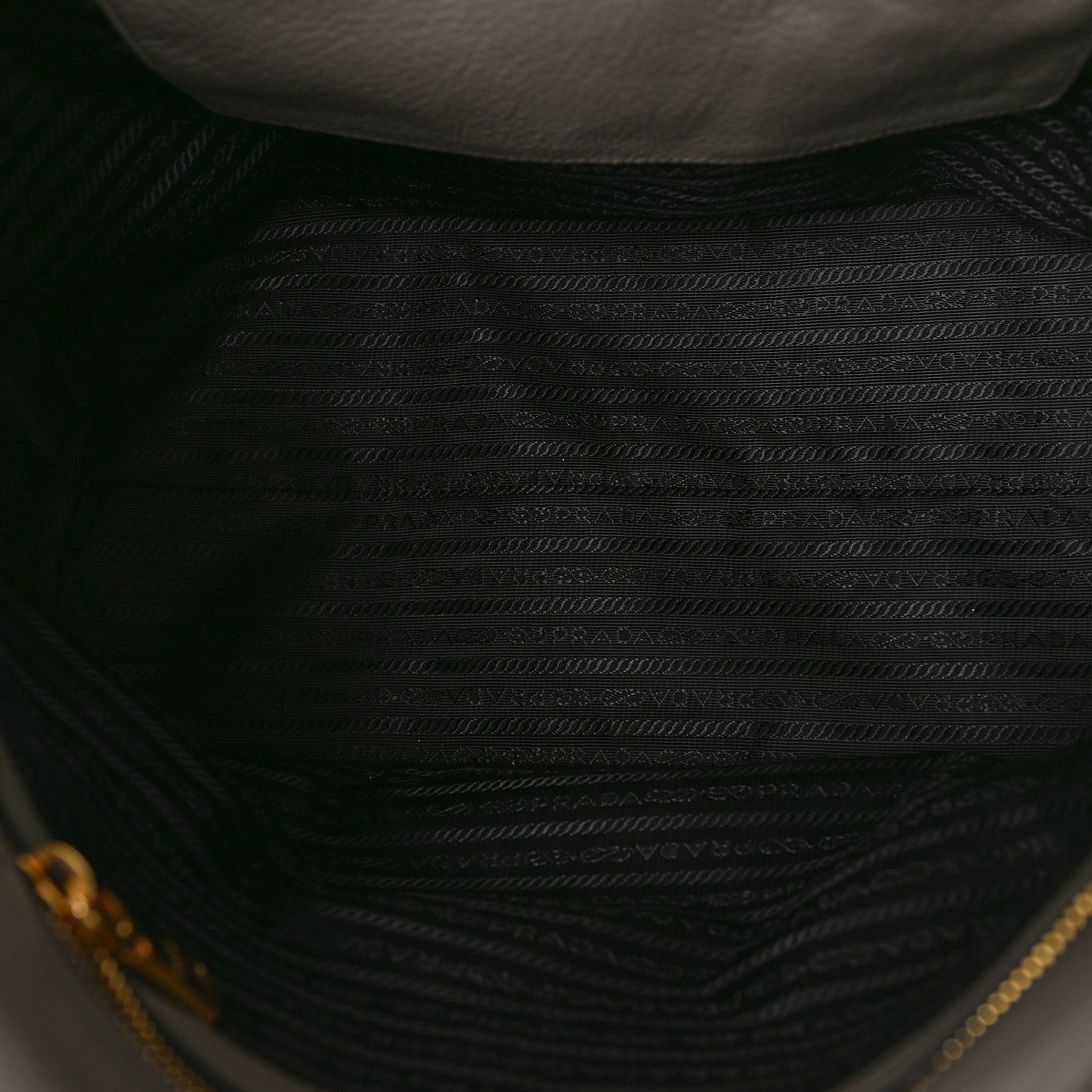 Vitello Phenix Shoulder Bag Argilla