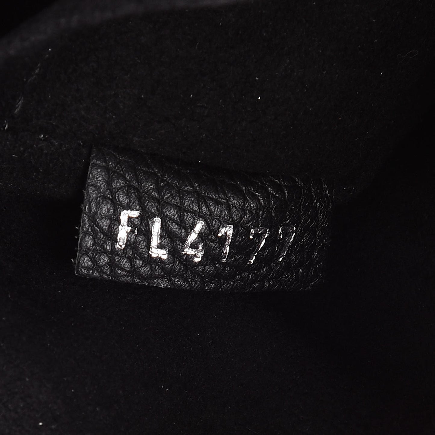 Soft Calfskin My Lockme Rivets Black