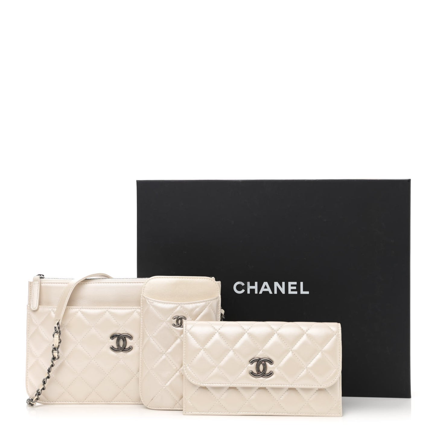 Lambskin Quilted Clutch With Chain White