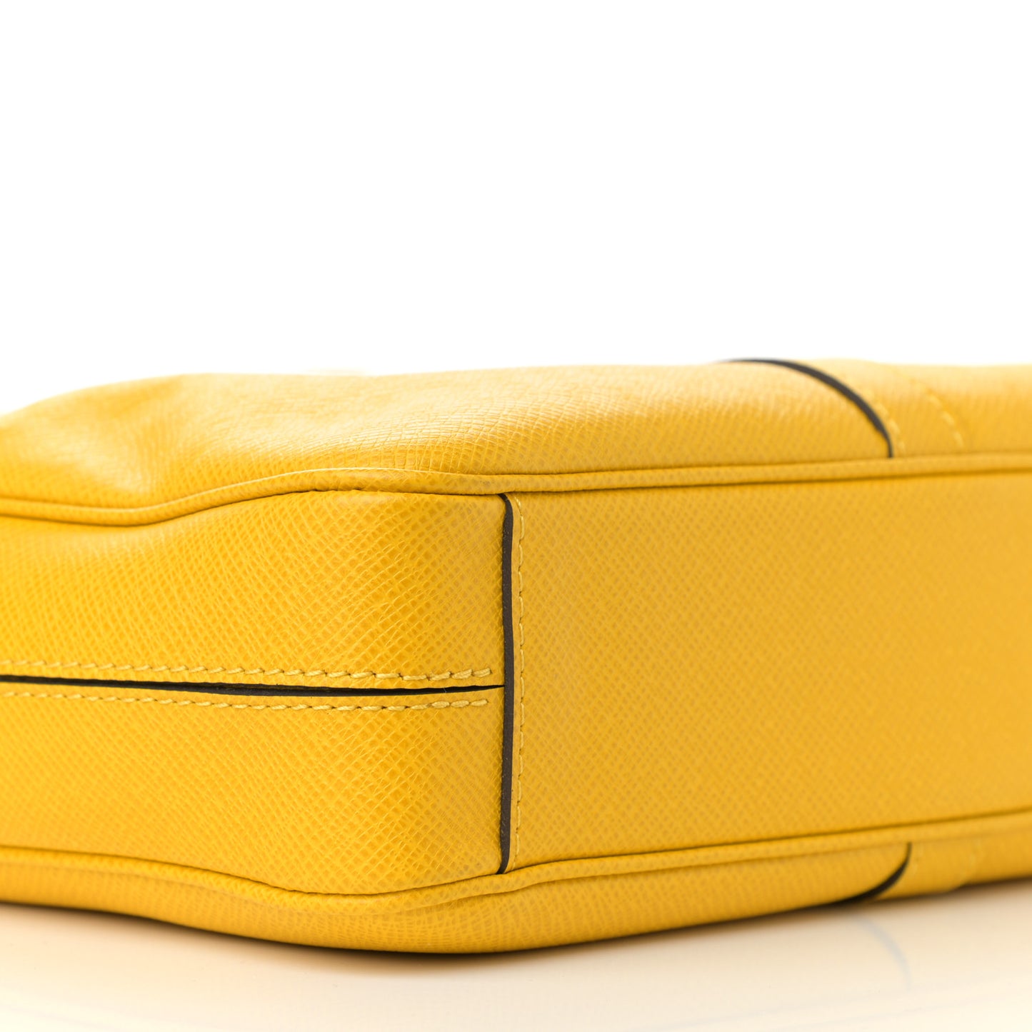 Taiga Porte Documents Voyage PM Yellow Altair