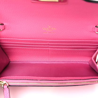 Valentino Garavani Pebbled Calfskin Rockstud Flip Lock Wallet On Chain Feminine Pink 5 of 8
