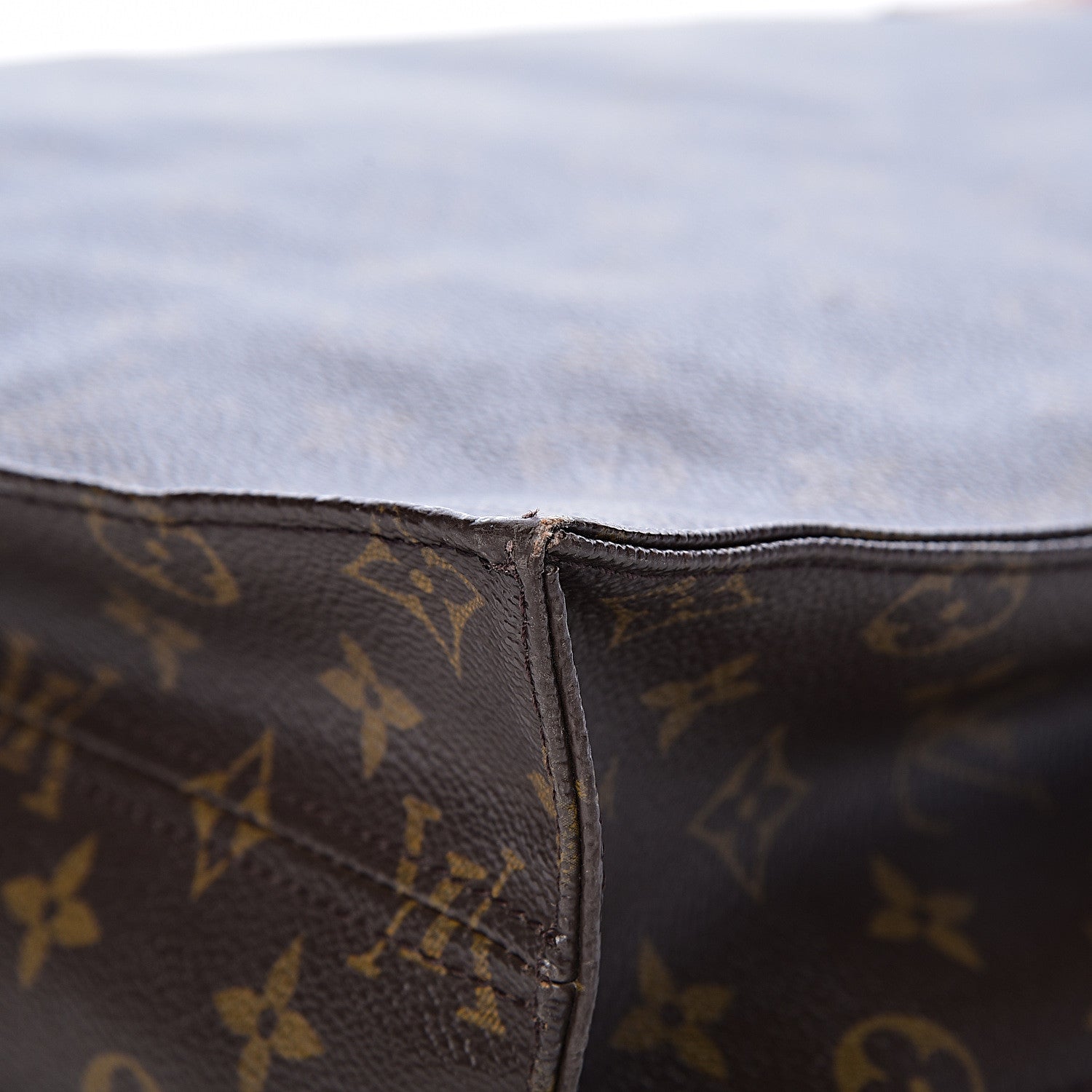 Louis Vuitton Monogram Sac Plat 22 of 23