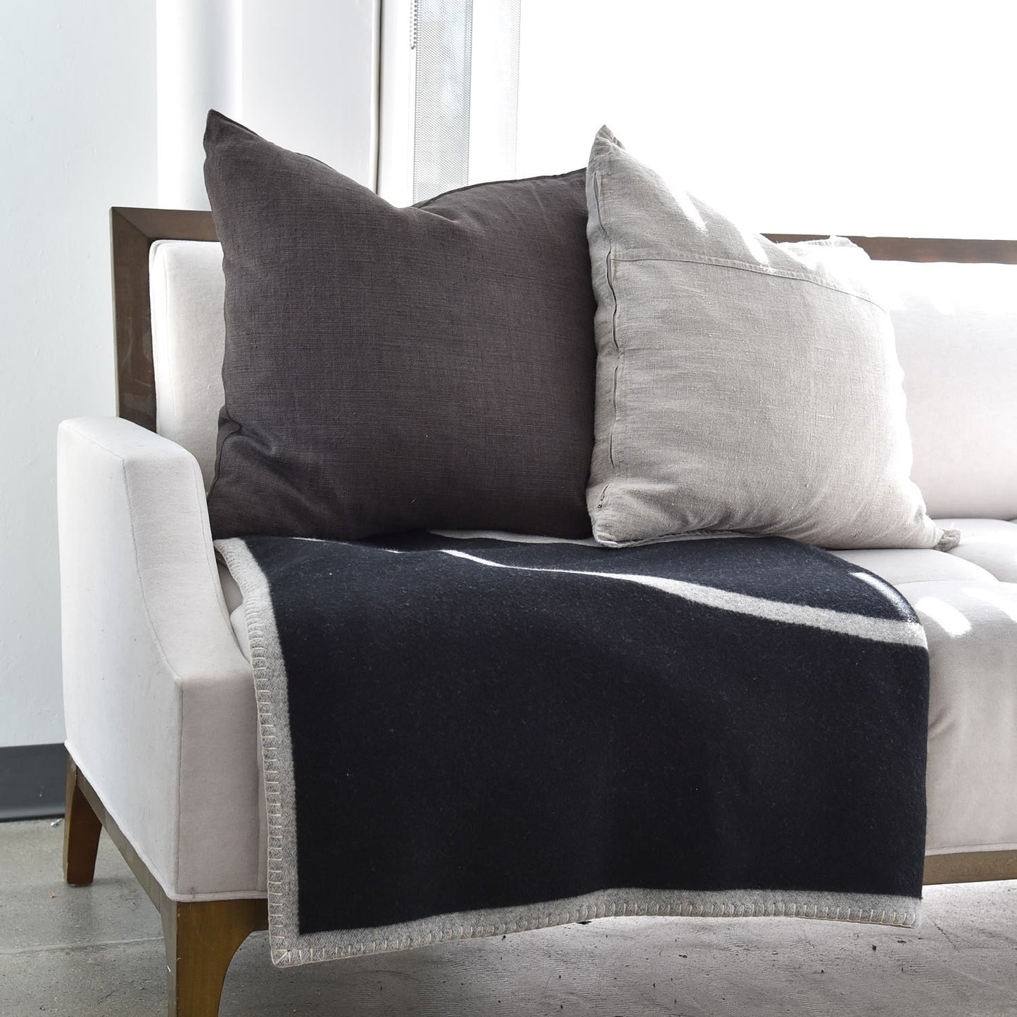 Merino Wool Cashmere CC Throw Blanket Black Grey