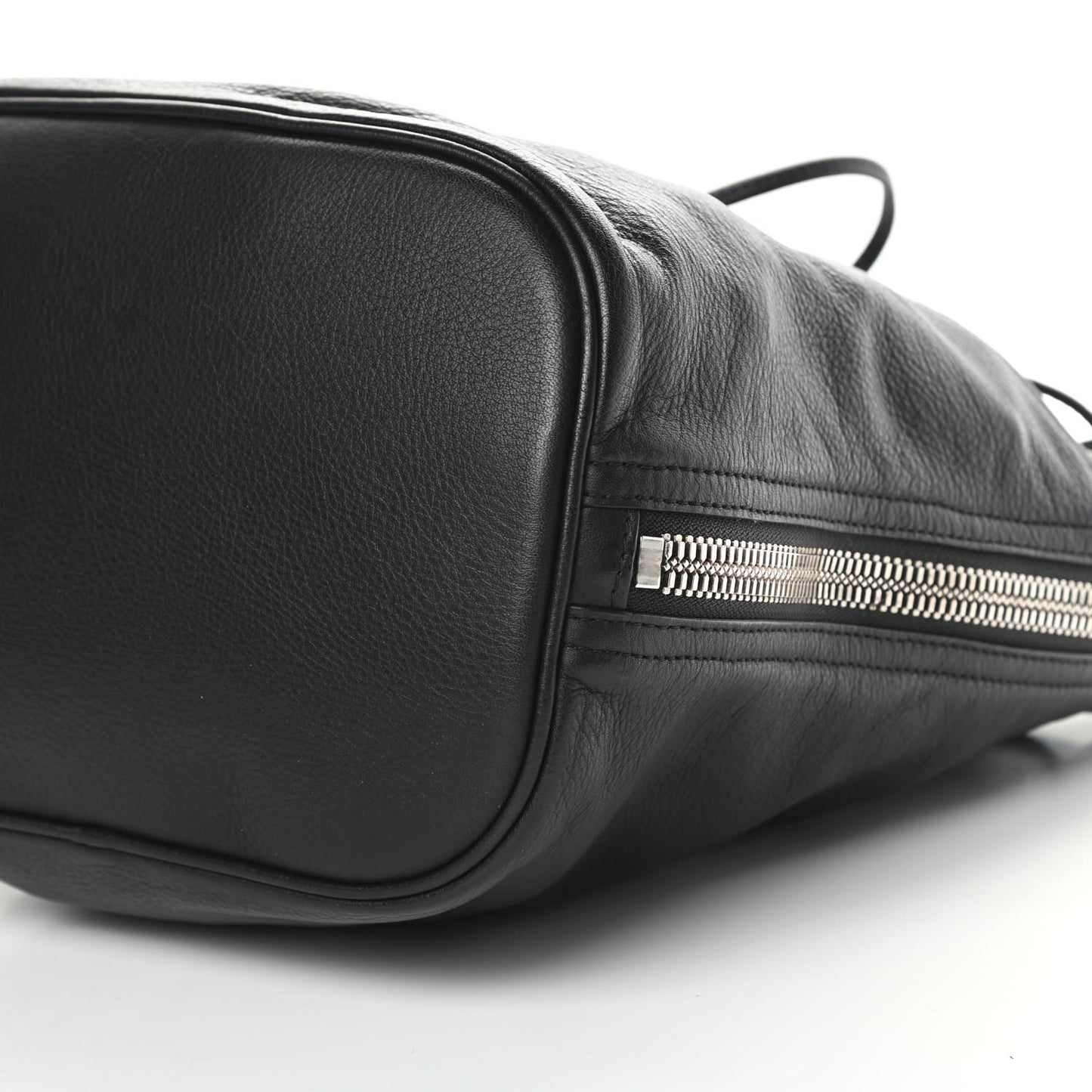 Veau Papier Plate Small Bucket Bag Black