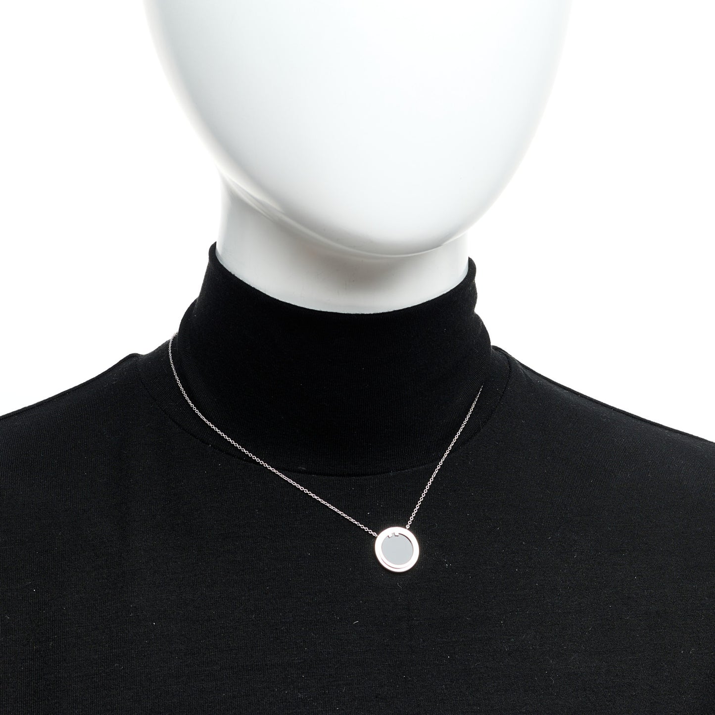 18K White Gold Black Onyx 16mm T Circle Pendant Necklace