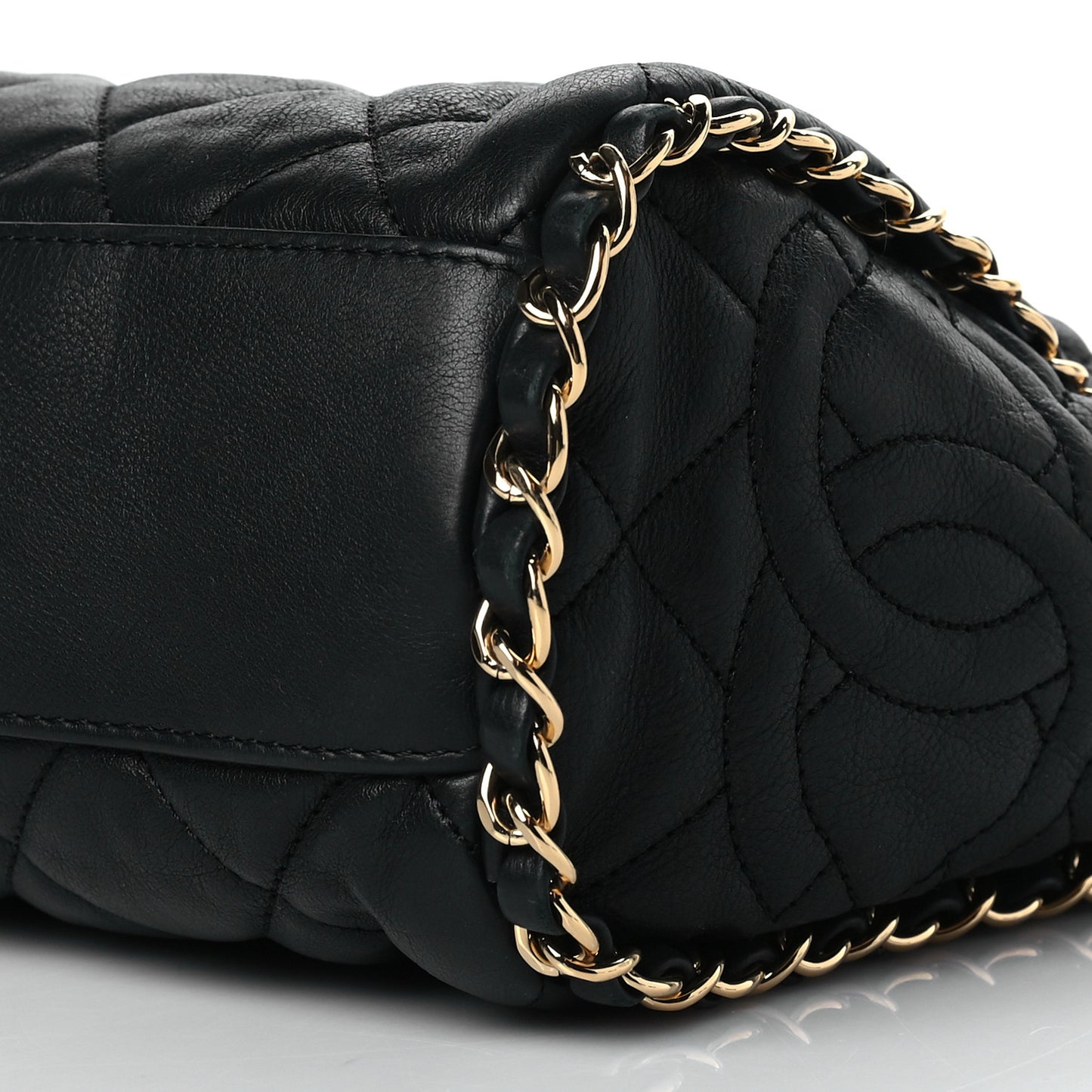 Calfskin Quilted Medium Chain Me Hobo Black