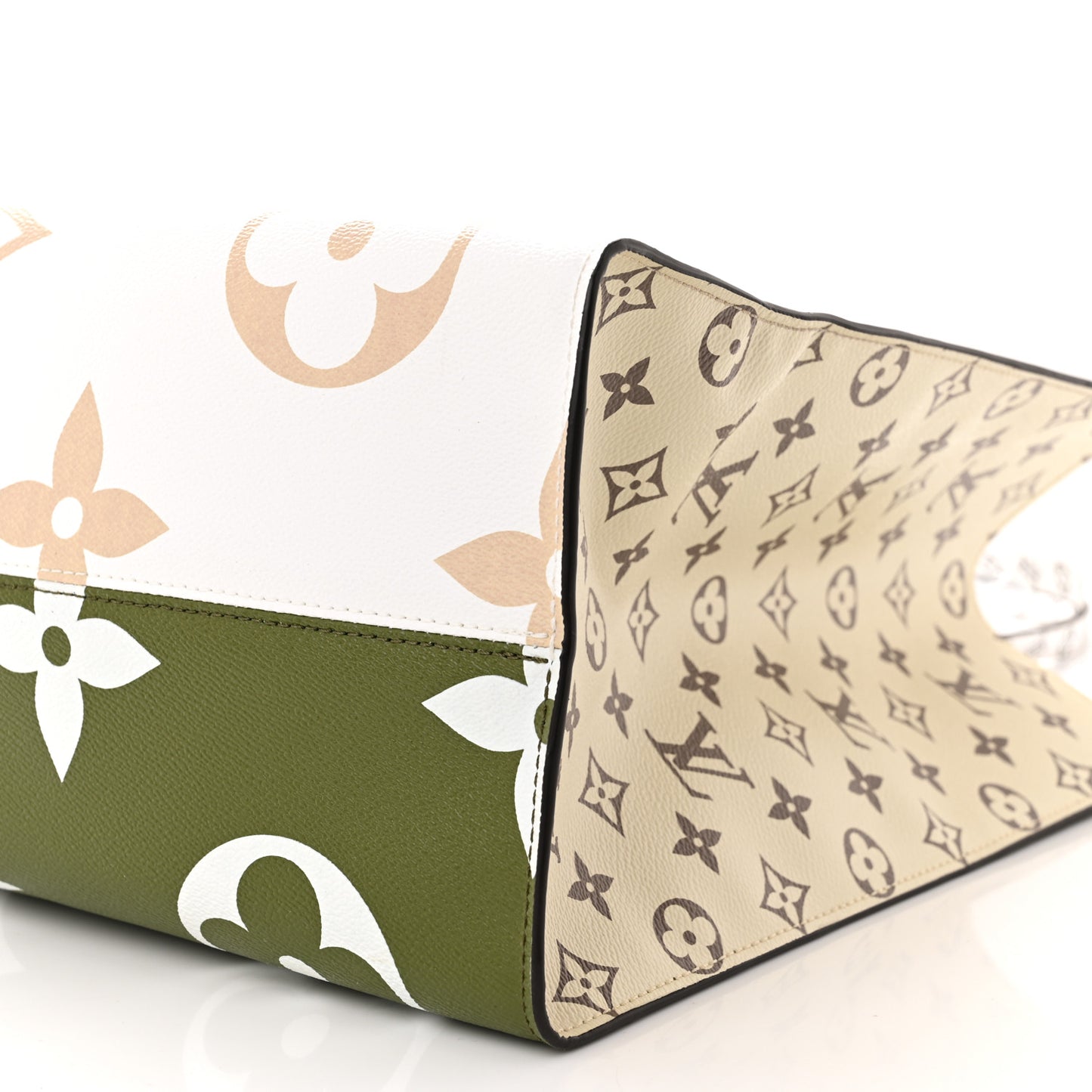 Monogram Giant Onthego GM Kaki Beige