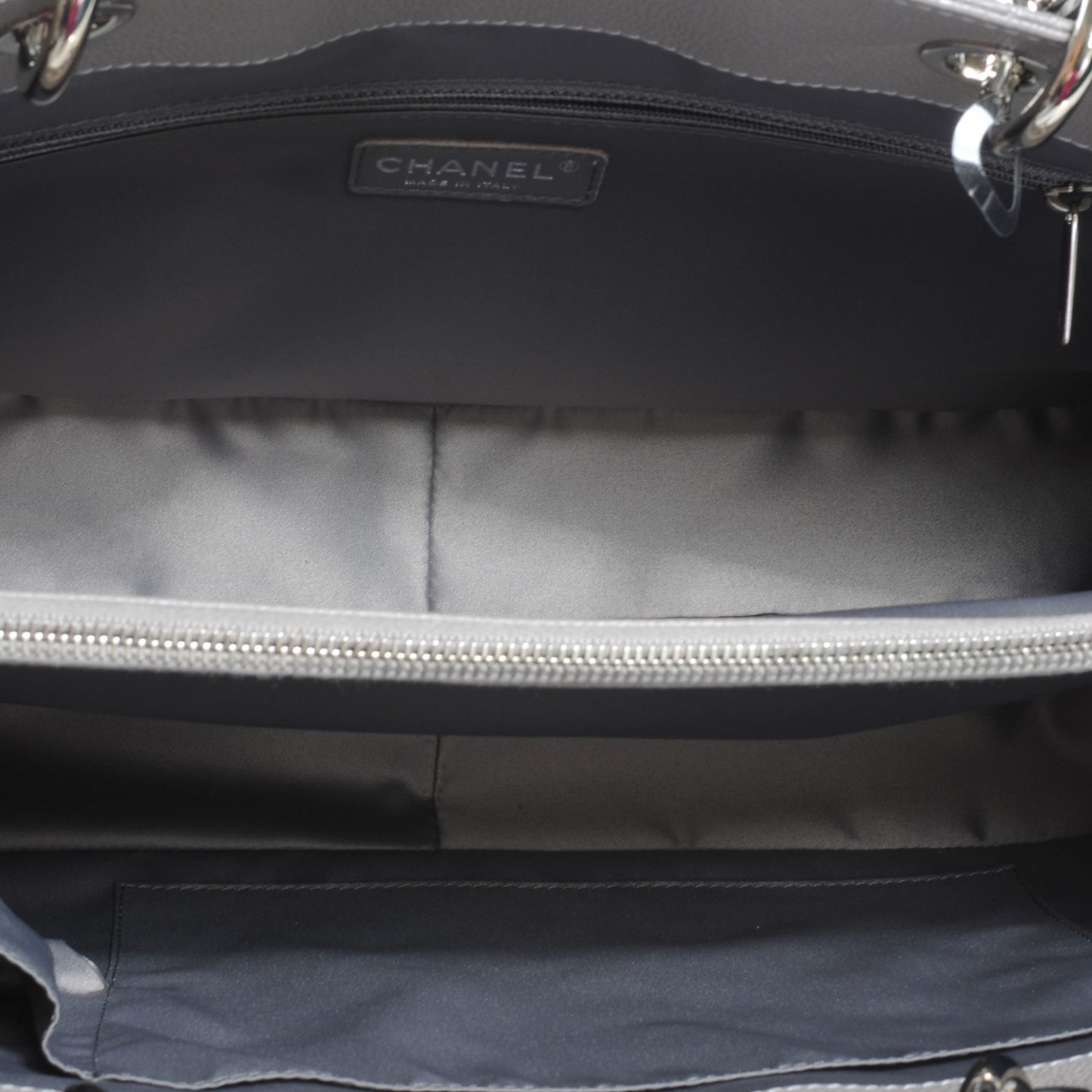 Caviar XL Grand Shopping Tote GST Grey