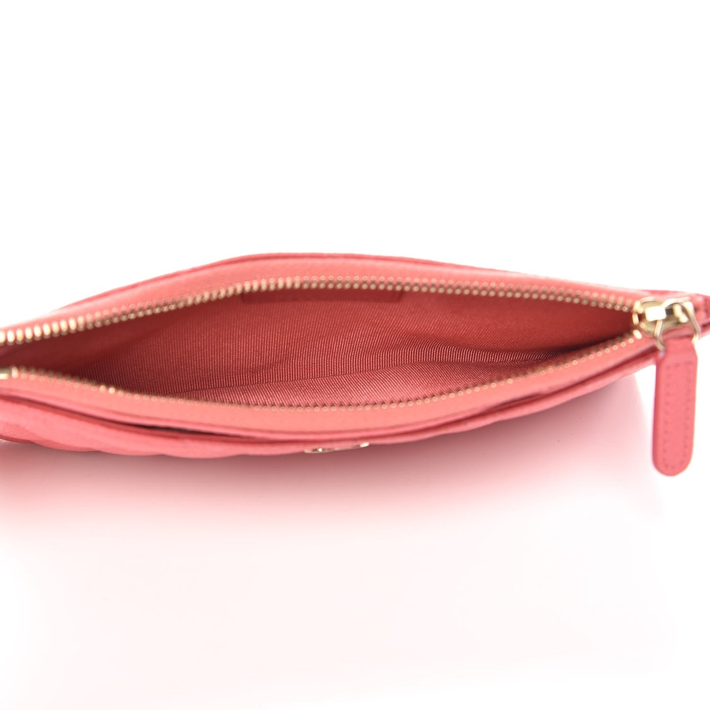 Iridescent Caviar Quilted Classic Zip Pouch Pink