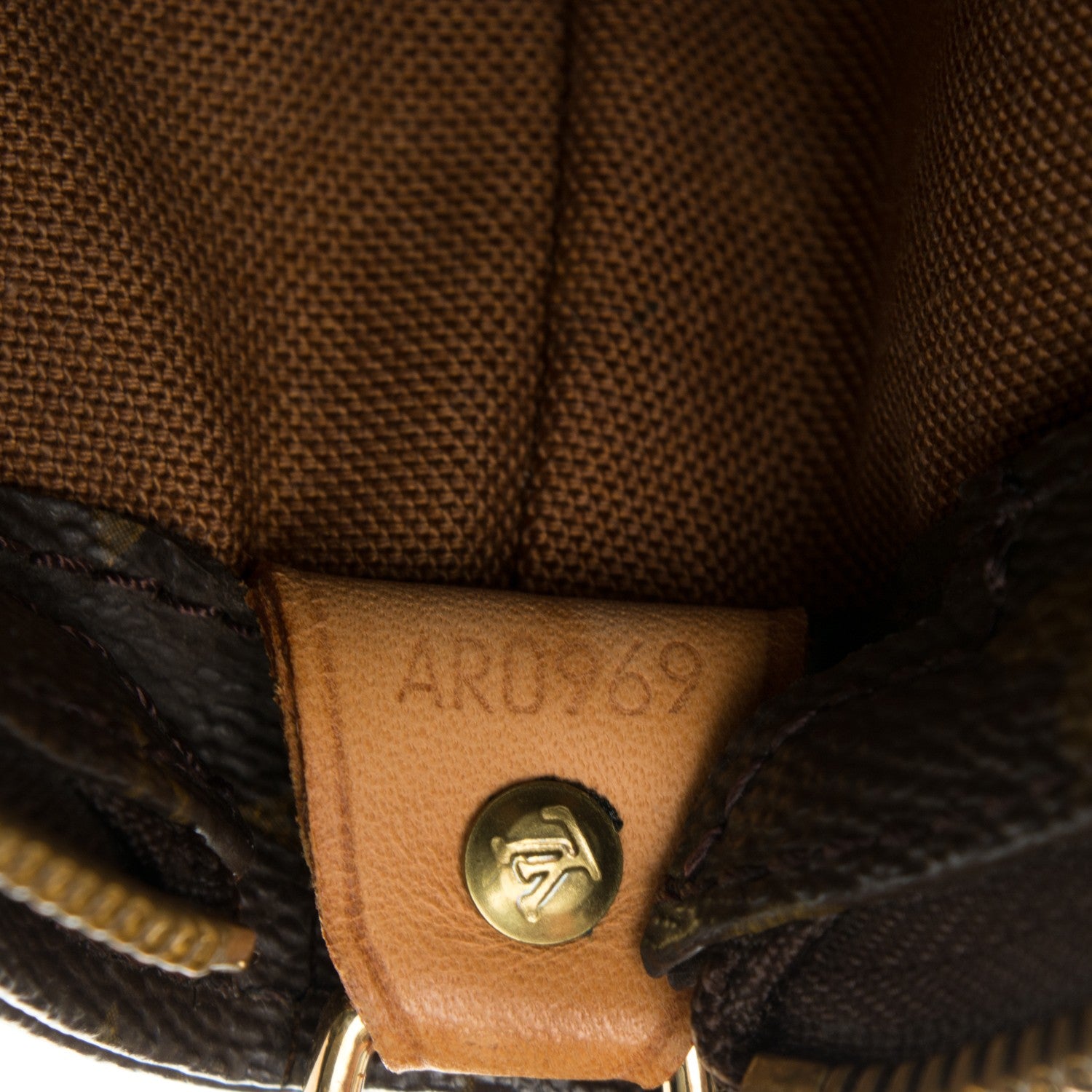 Louis Vuitton Monogram Cabas Mezzo 7 of 10