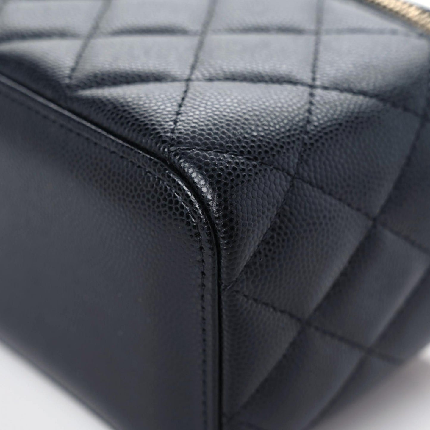 Caviar Quilted Small Vanity Case With Chain Black