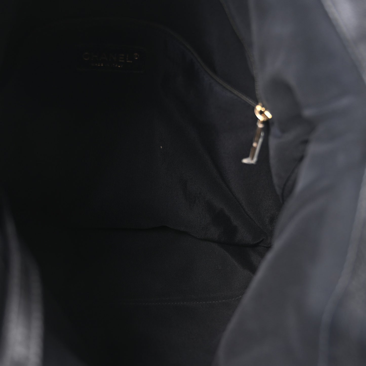Calfskin Quilted Medium Chain Me Hobo Black