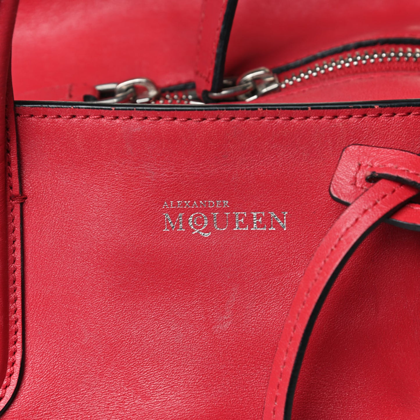Pebbled Calfskin Small Skull Padlock Zip Around Tote Red