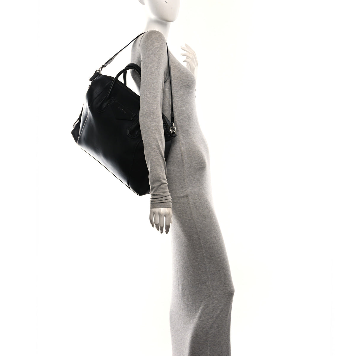 Smooth Calfskin Medium Soft Antigona Black