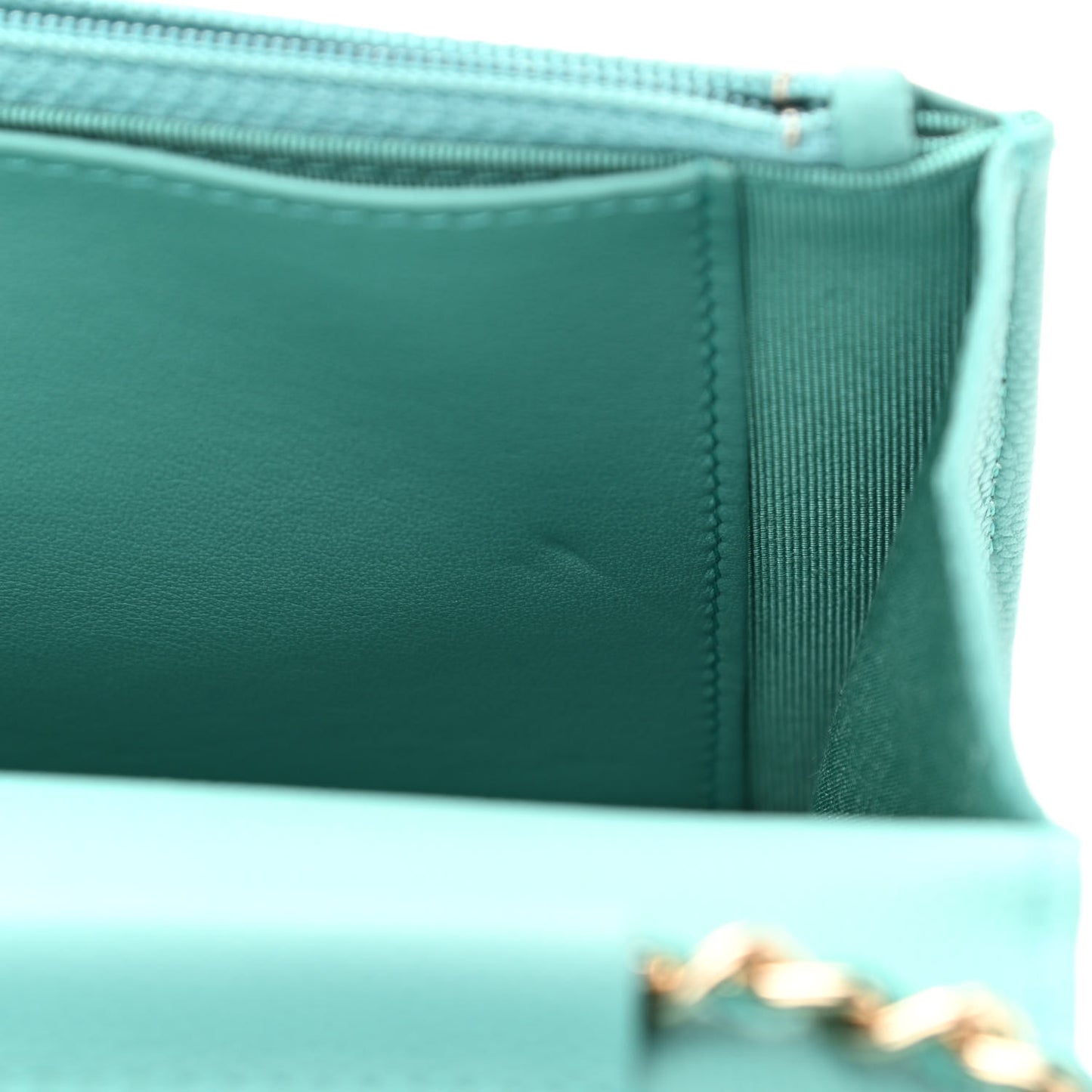 Caviar Flat Chevron Quilted Wallet On Chain WOC Green