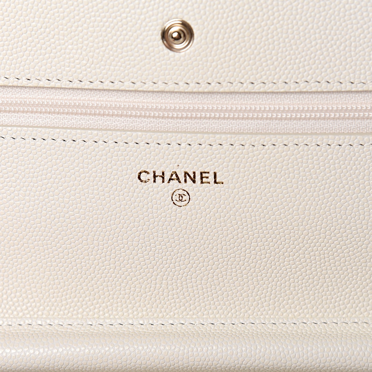 Caviar Quilted Wallet On Chain WOC White