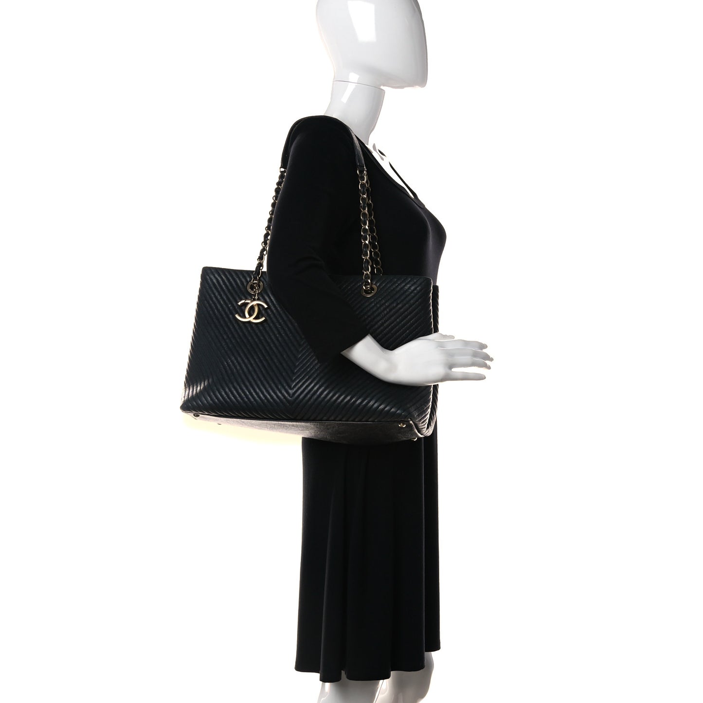 Wrinkled Lambskin Chevron Quilted Large Surpique Tote Black