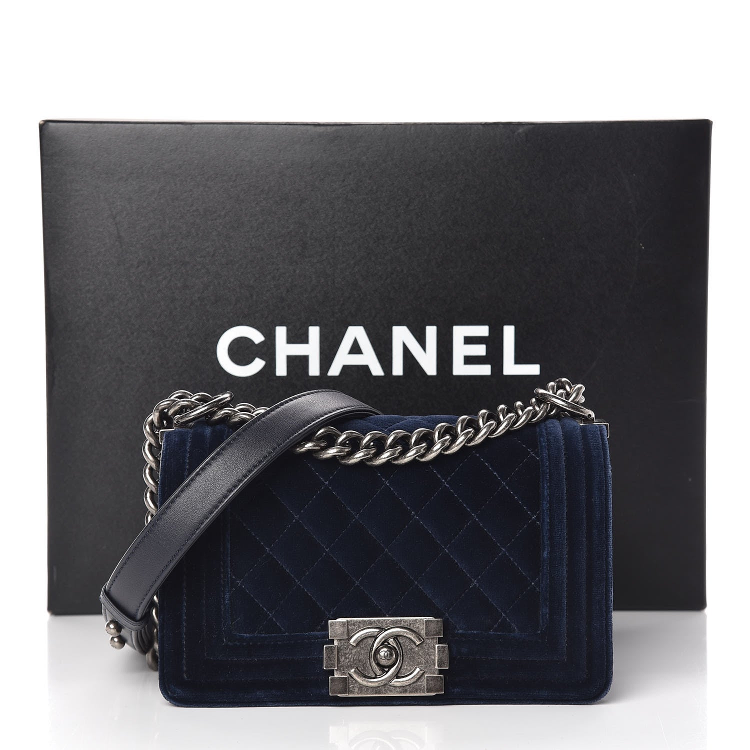 Chanel Velvet Quilted Small Boy Flap Marine Fonce 17 of 17