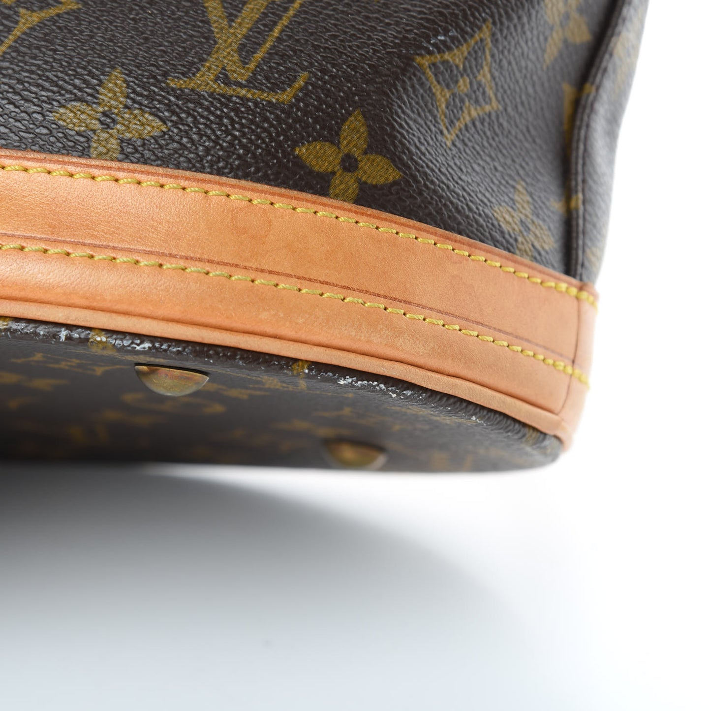 Monogram Petit Bucket 23