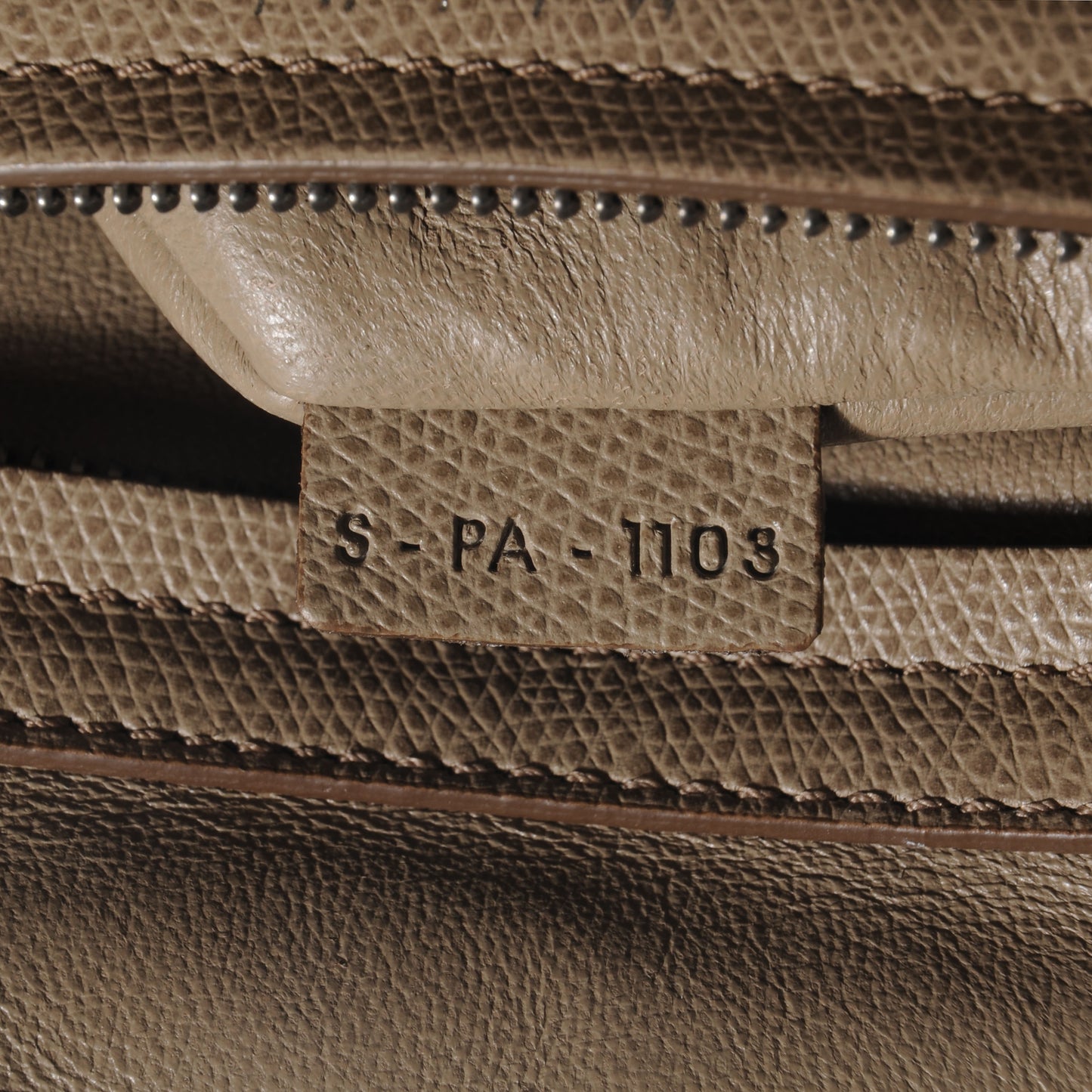 Grainy Calfskin Medium Phantom Luggage Taupe