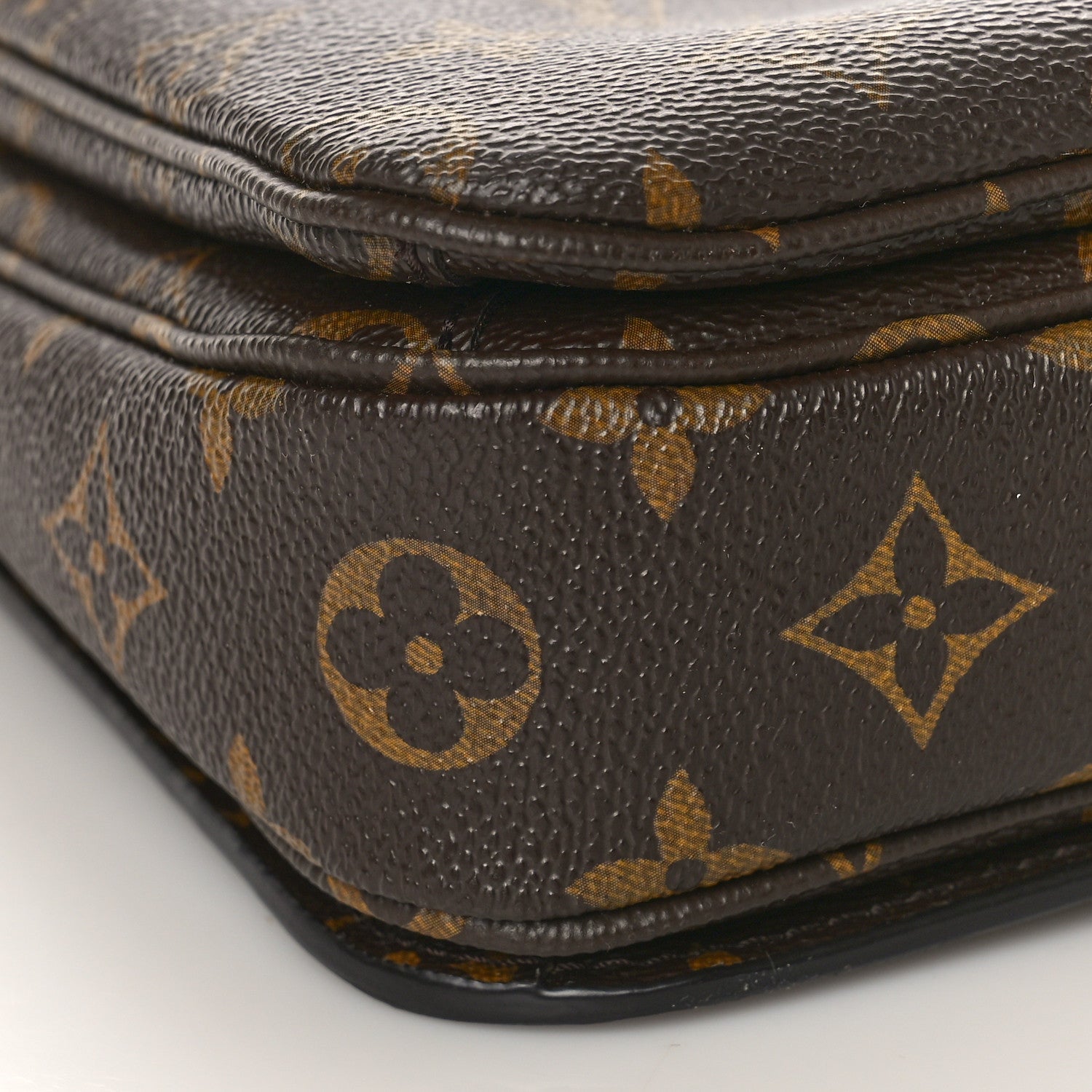 Louis Vuitton Monogram Pochette Metis 7 of 8